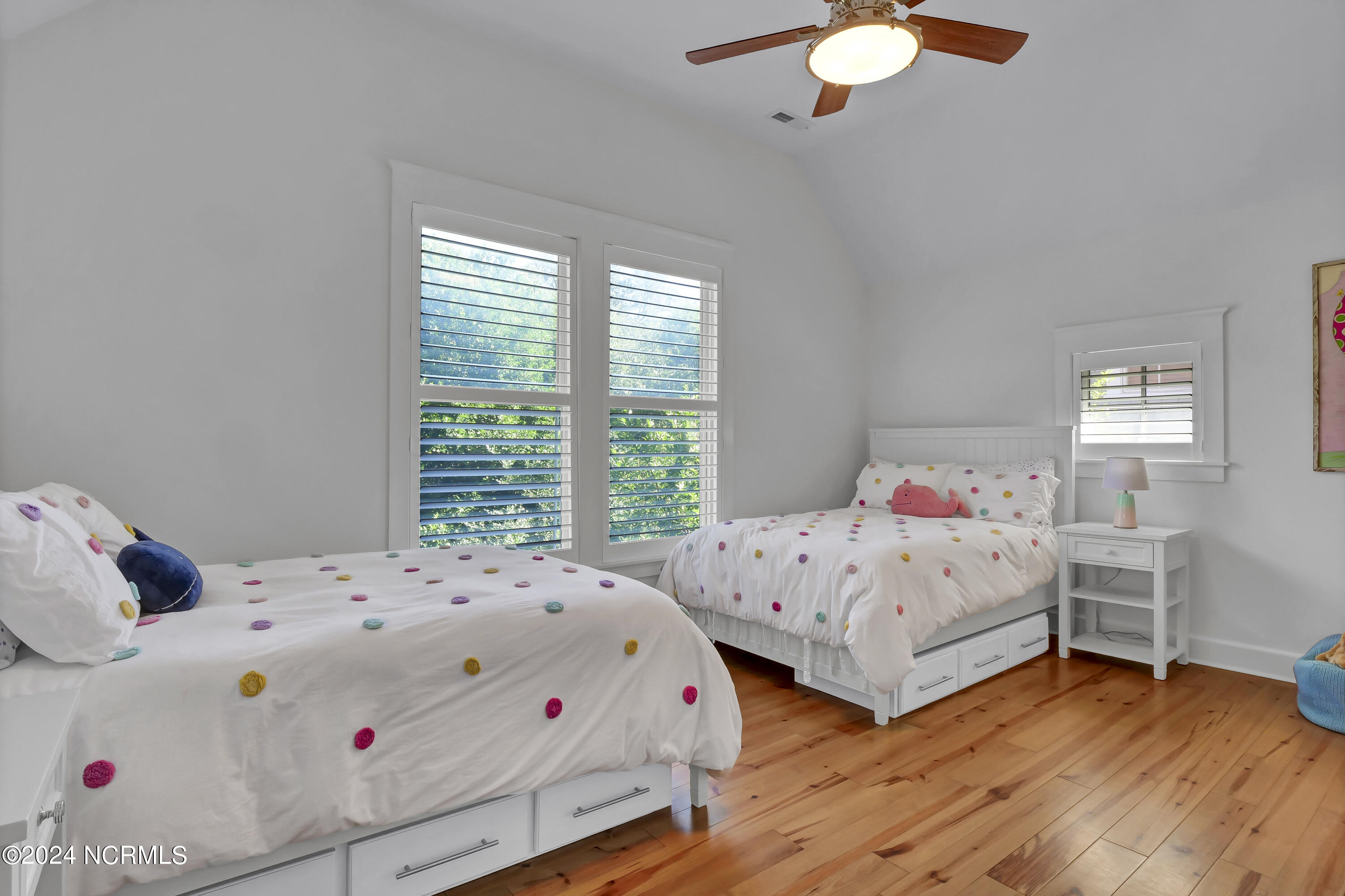 100468898 | Photo 33