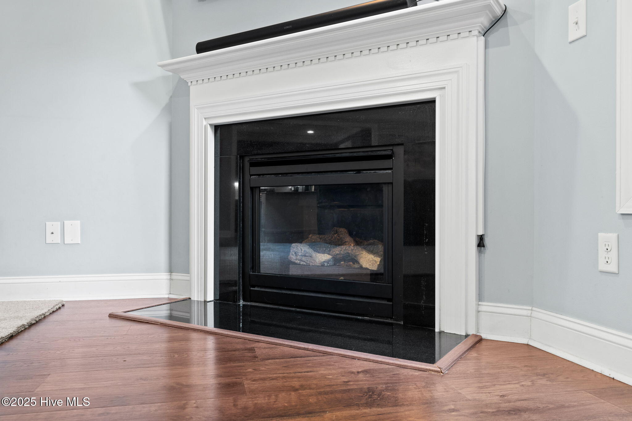 100521115 | Photo 23