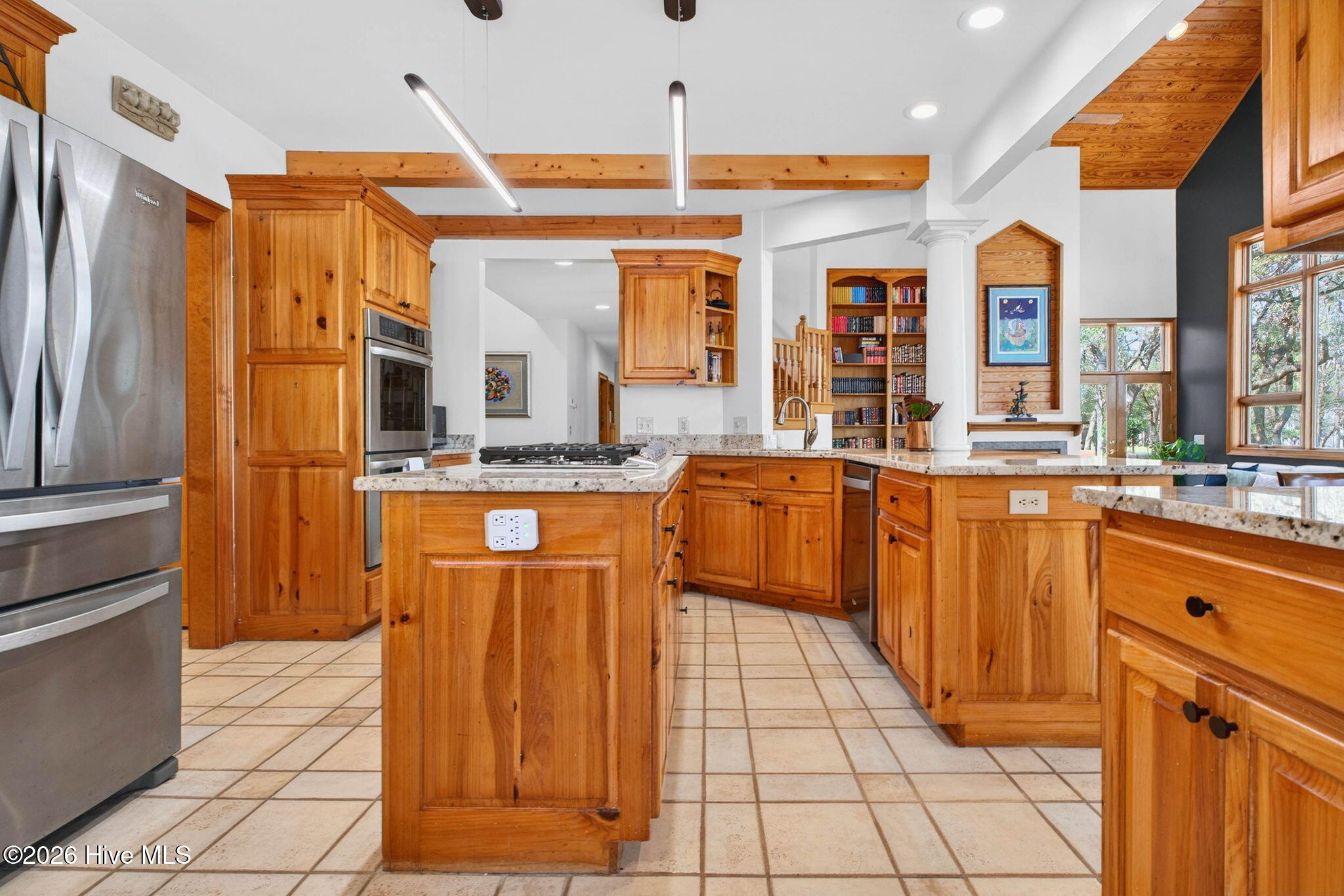 100564885 | Photo 25