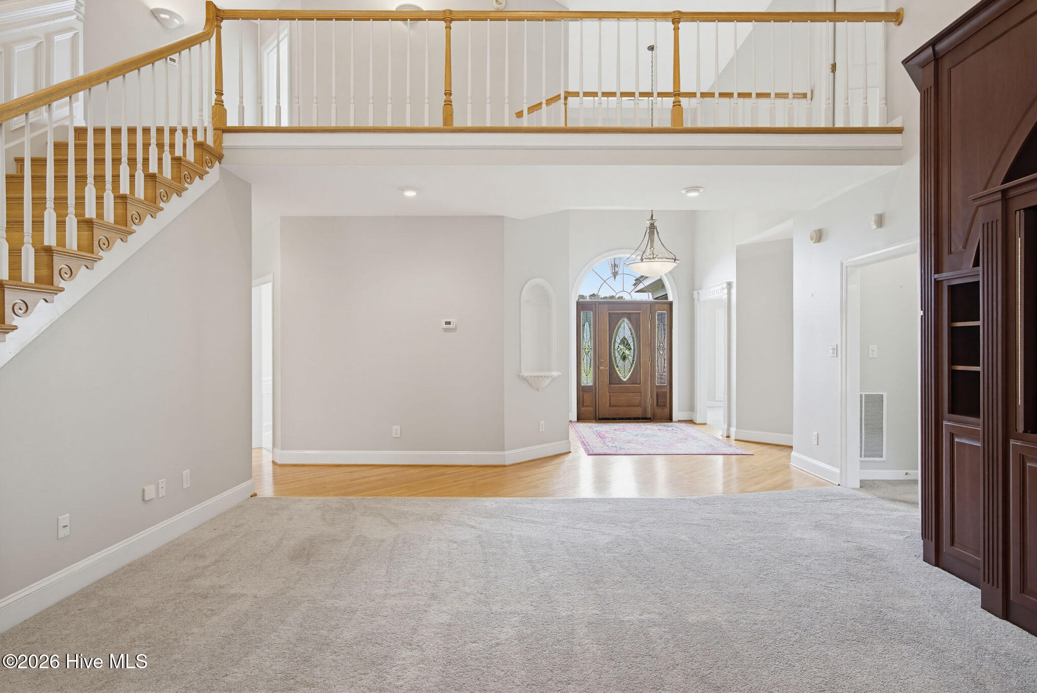 100570266 | Photo 12