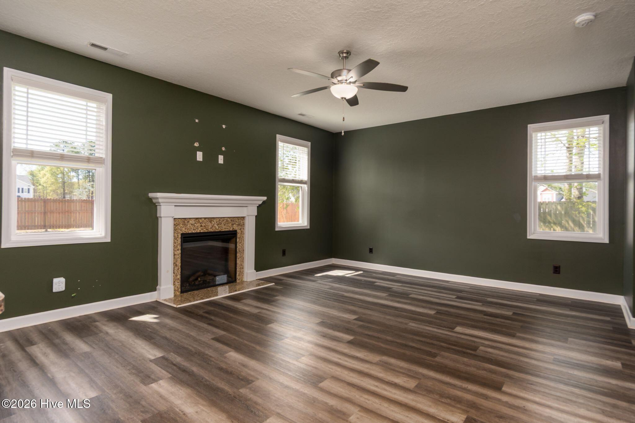 100566459 | Photo 16