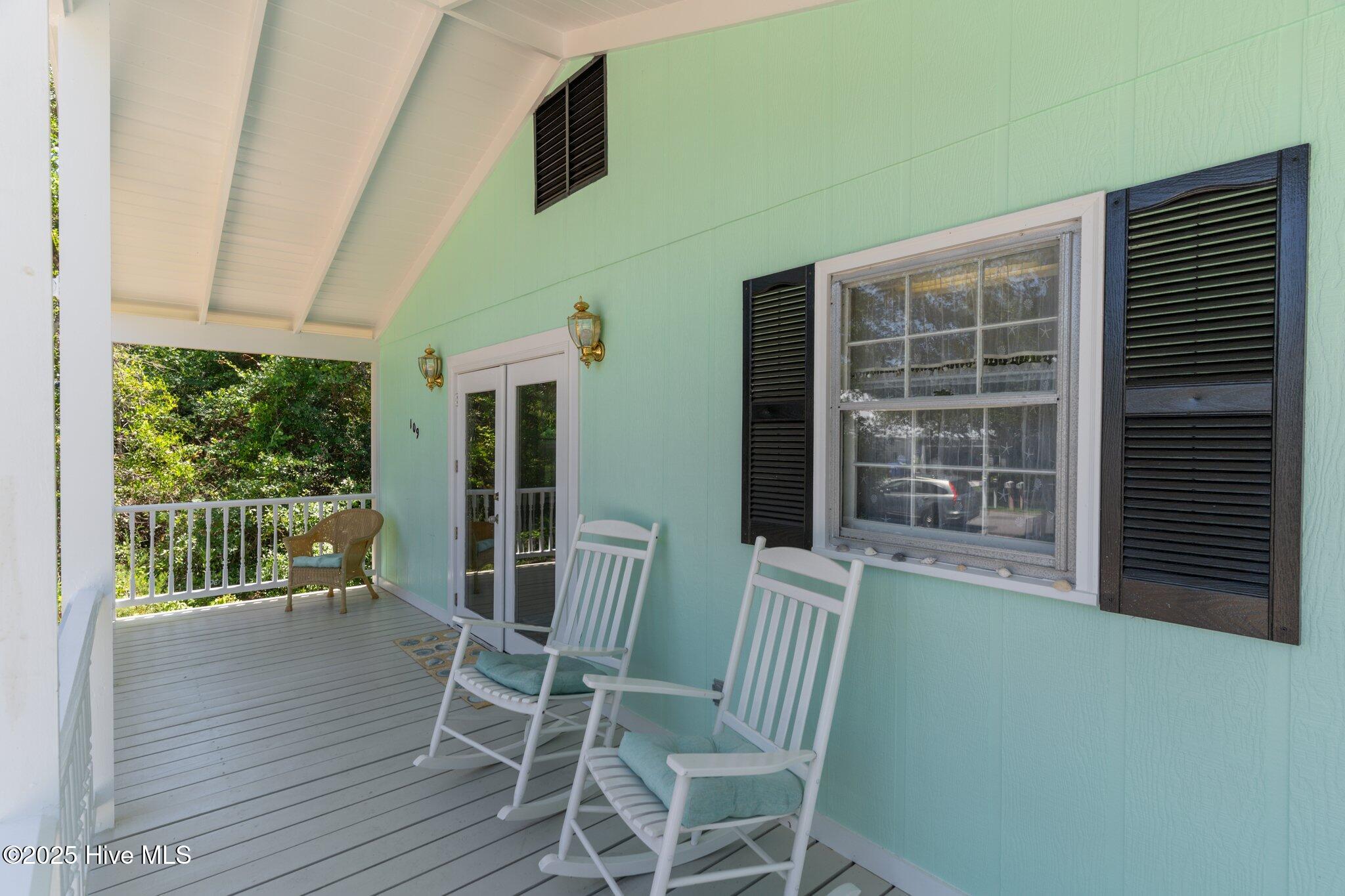 100494109 | Photo 24