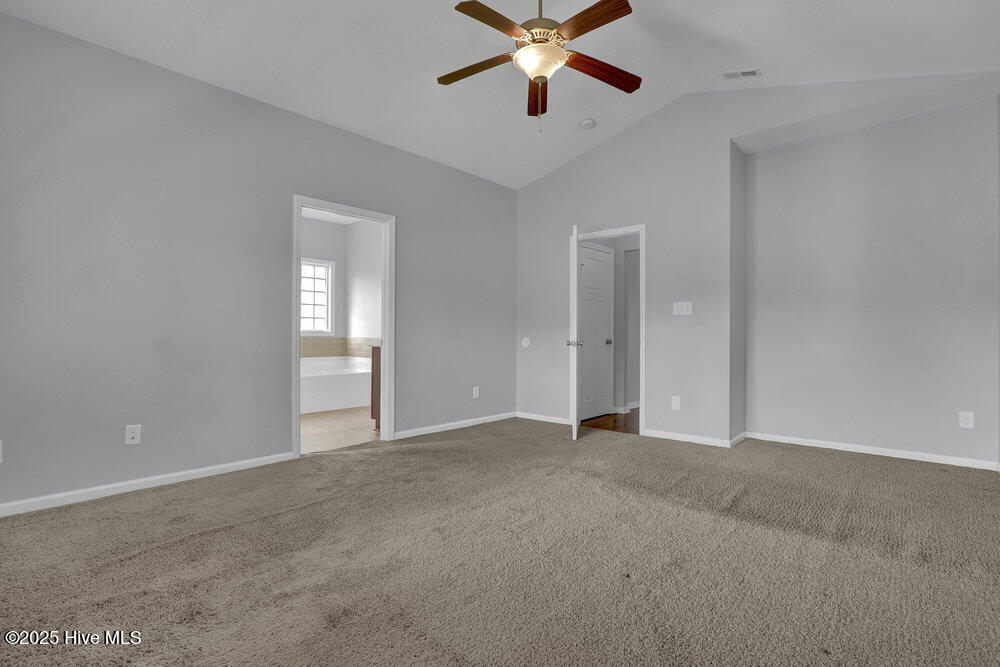 100549673 | Photo 13