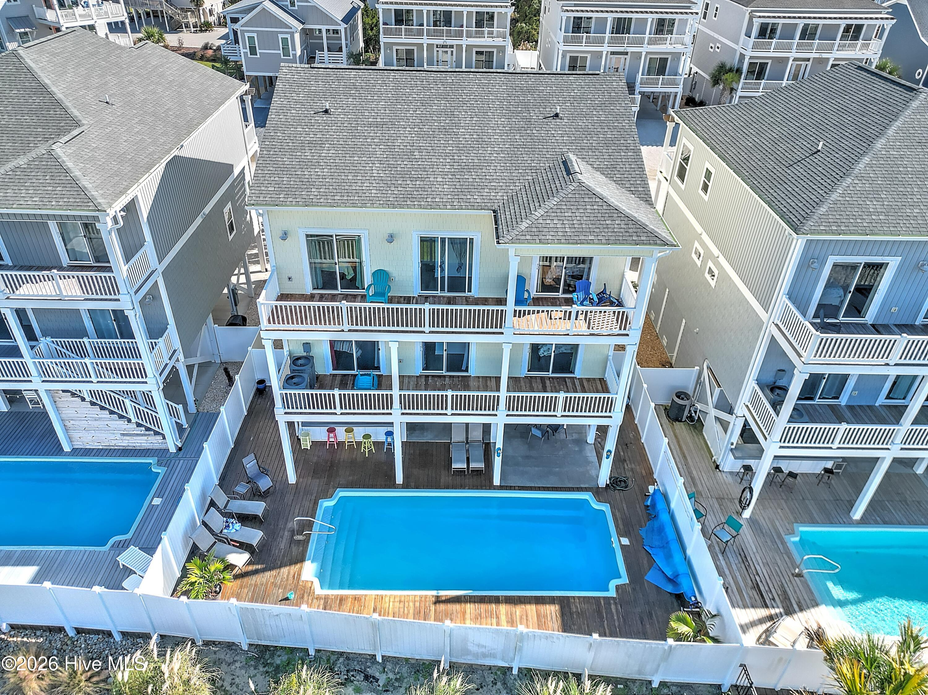 100555702 | Photo 84