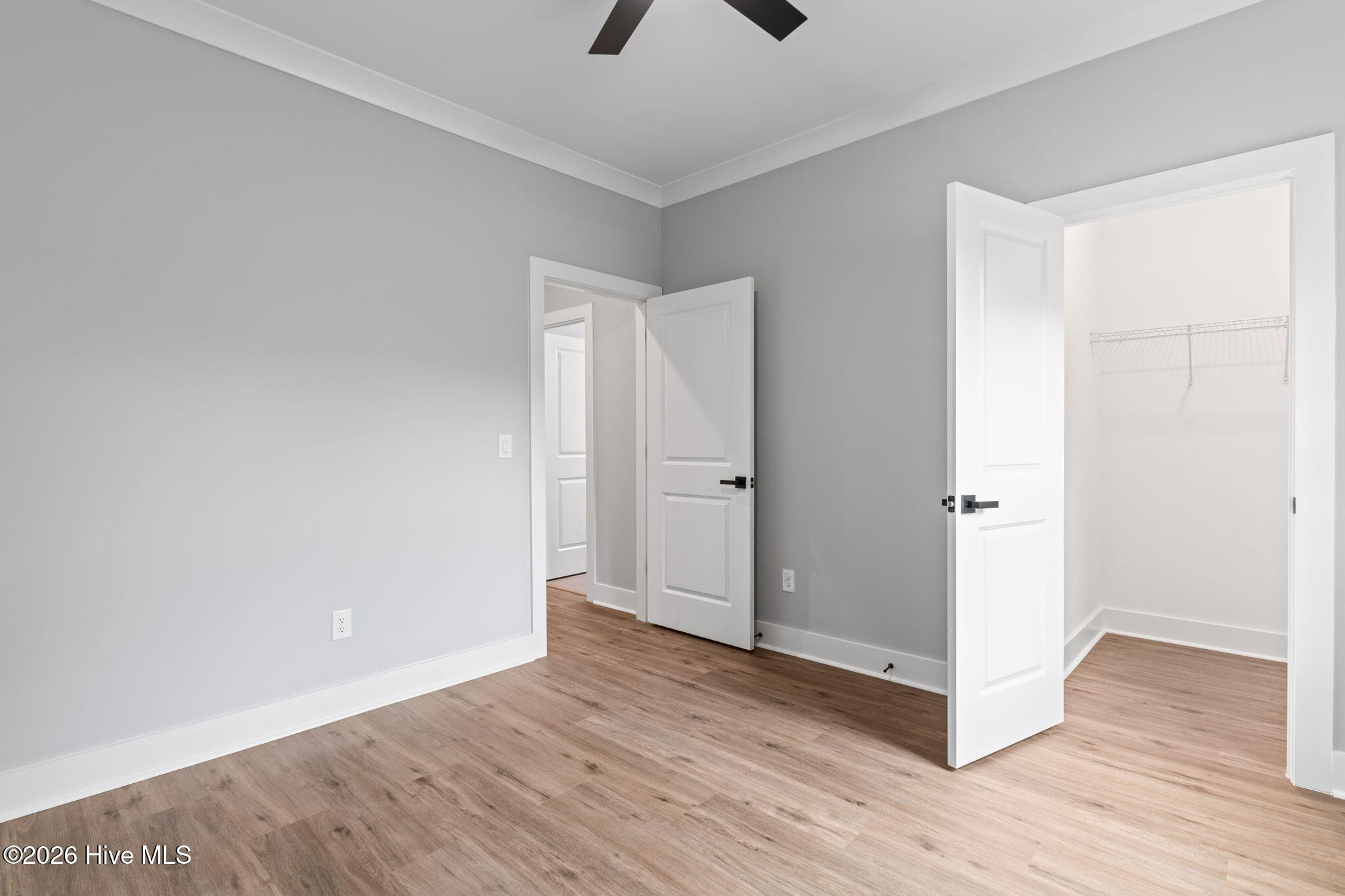 100557701 | Photo 49