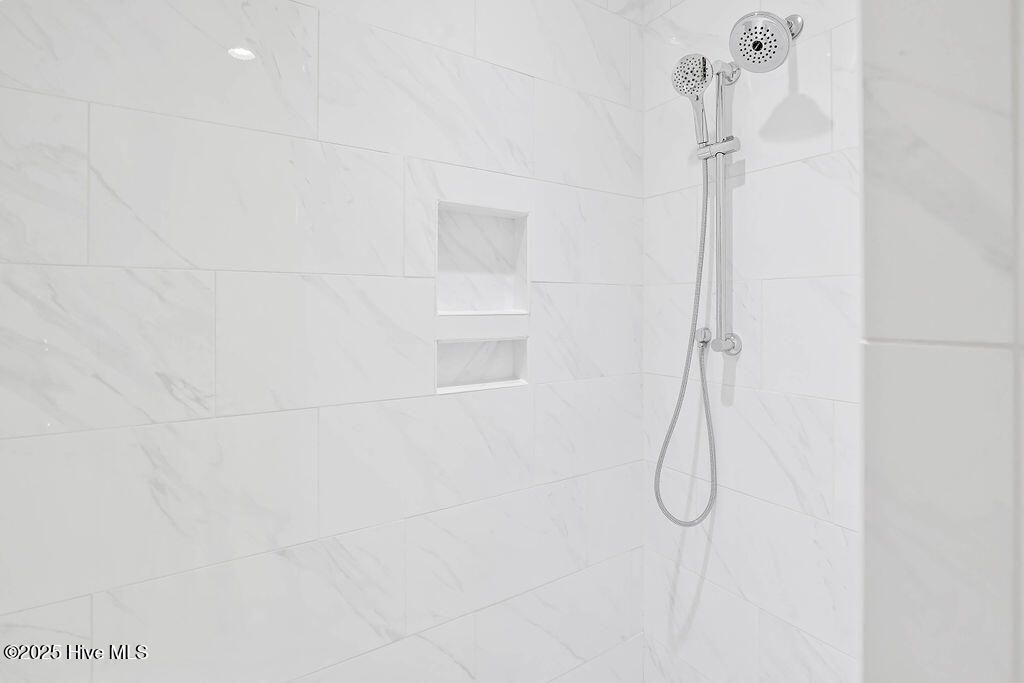 100471796 | Photo 22