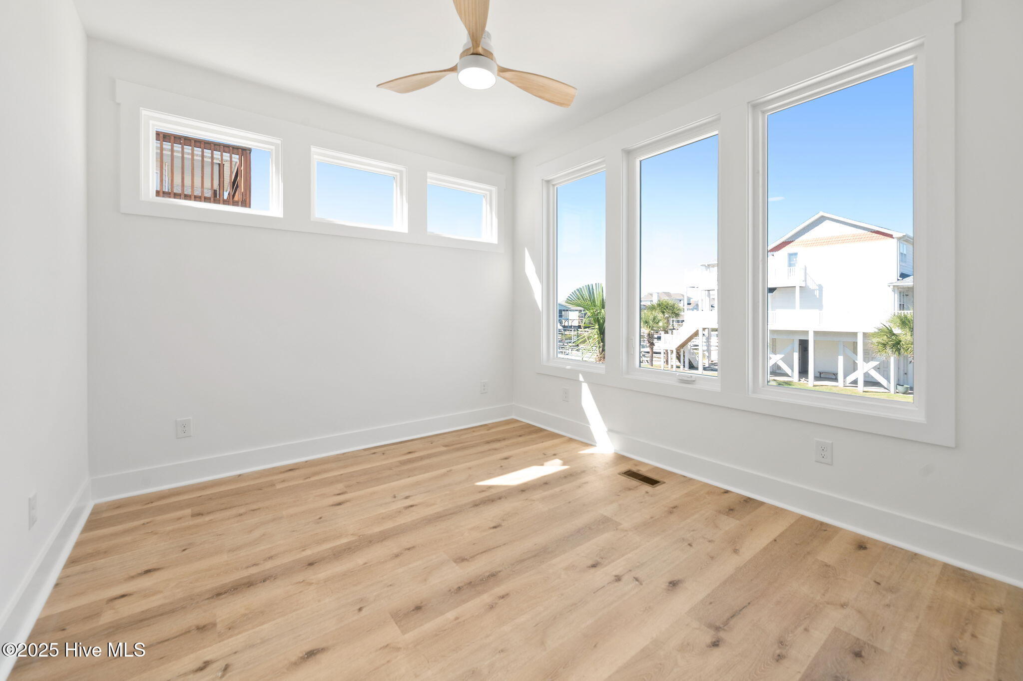 100525403 | Photo 31