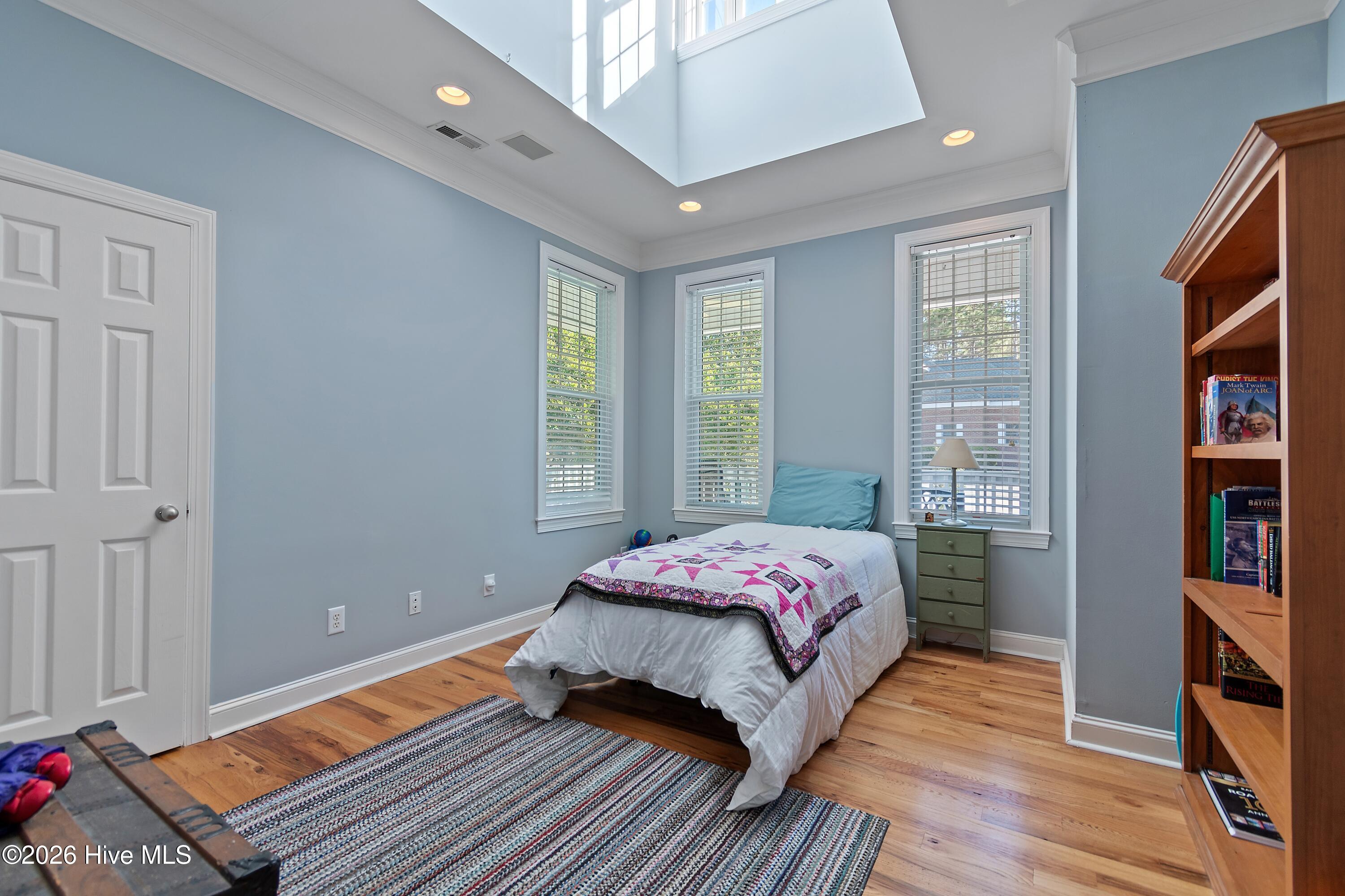 100561490 | Photo 27