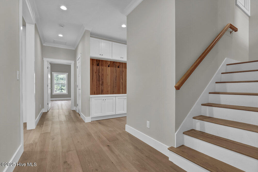 100509859 | Photo 33