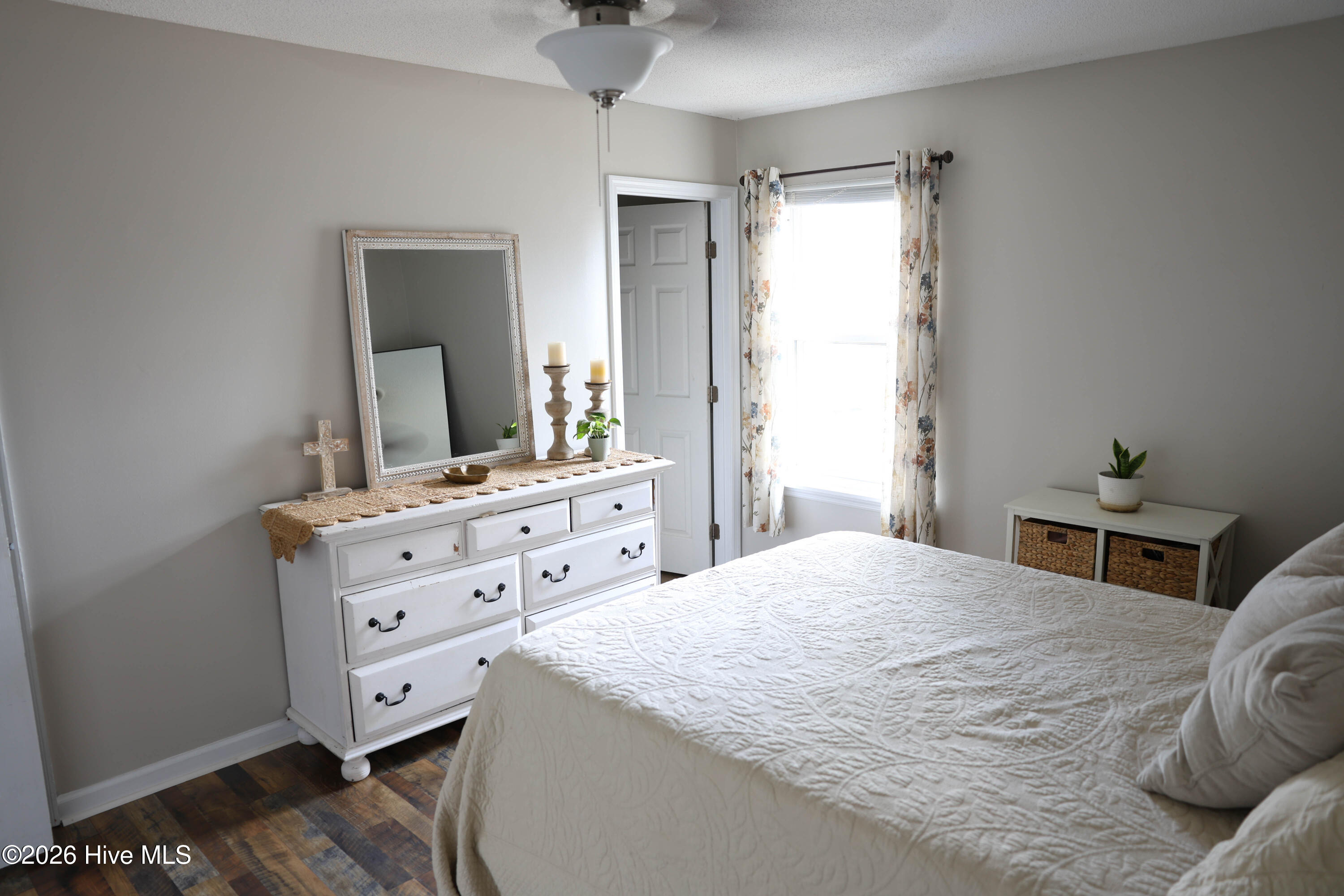 100558829 | Photo 27