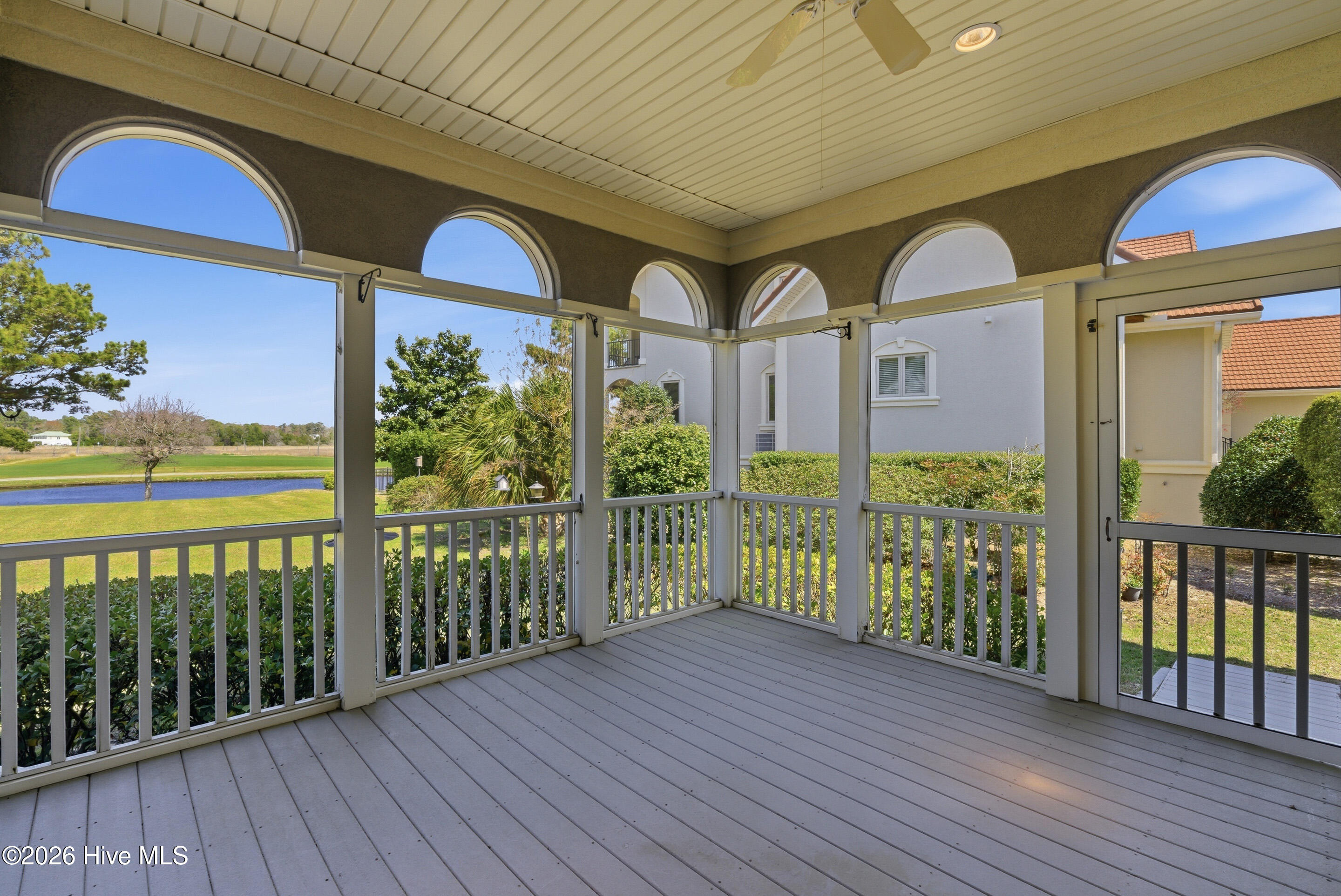 100564038 | Photo 26