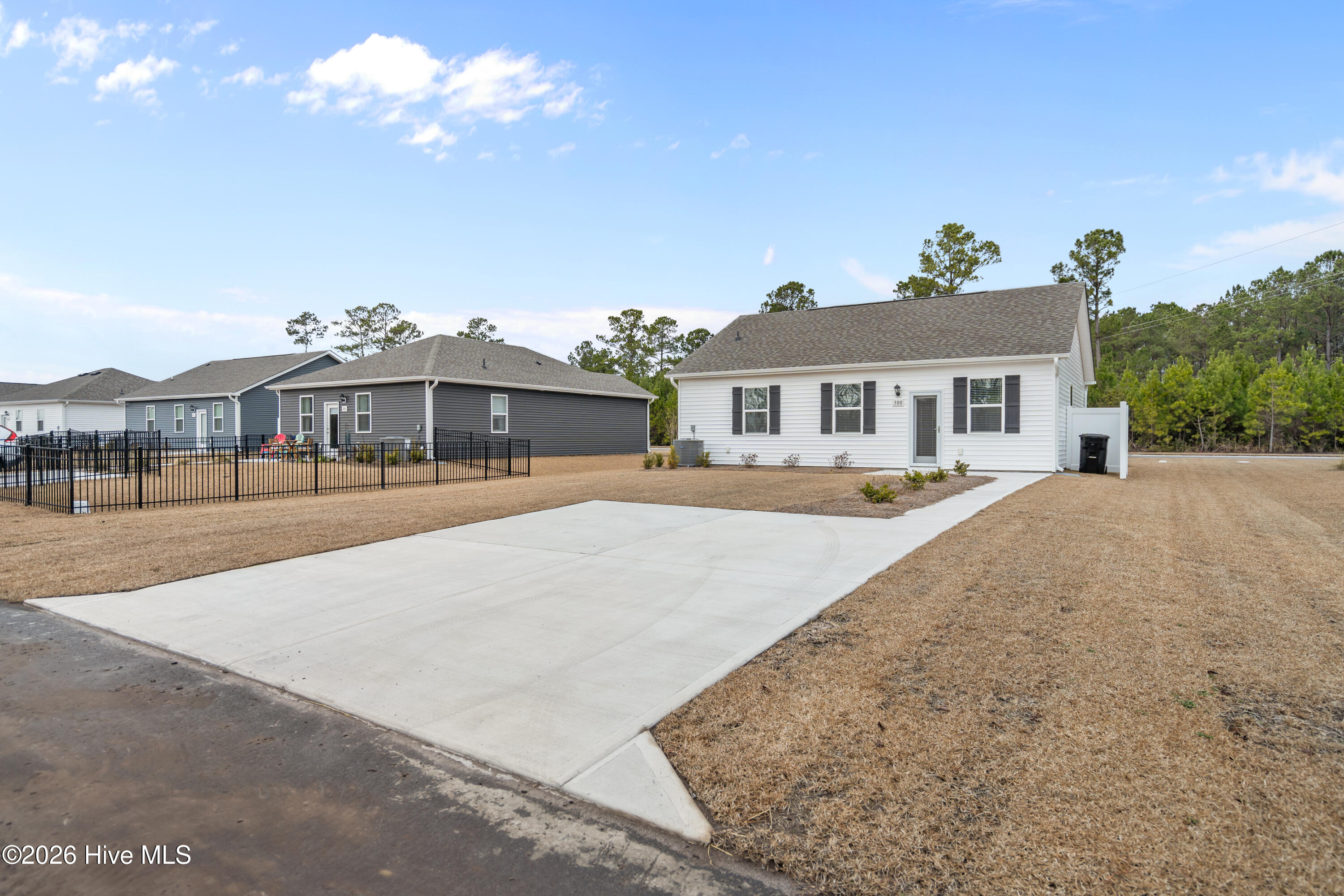 100555790 | Photo 41