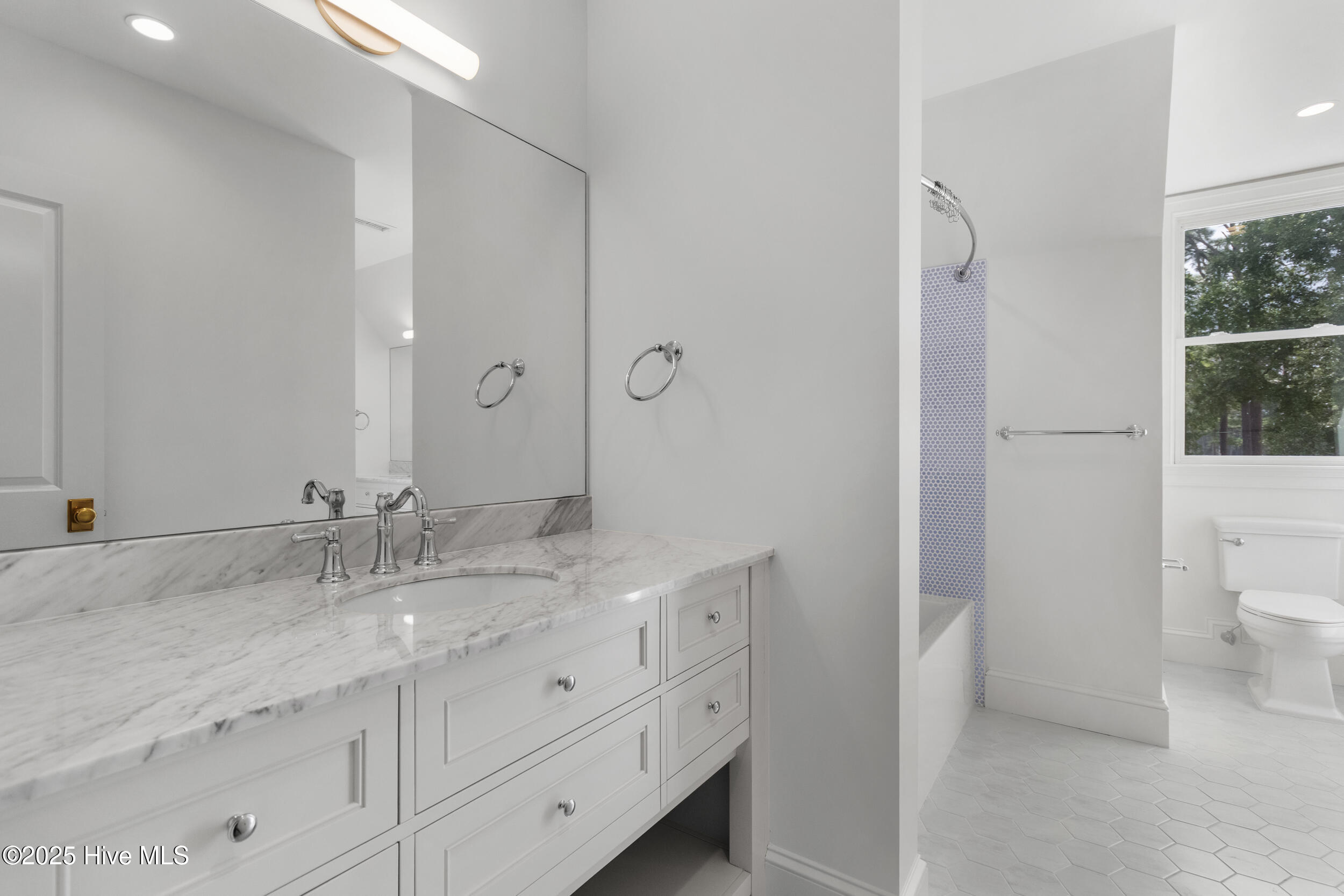 100534920 | Photo 47