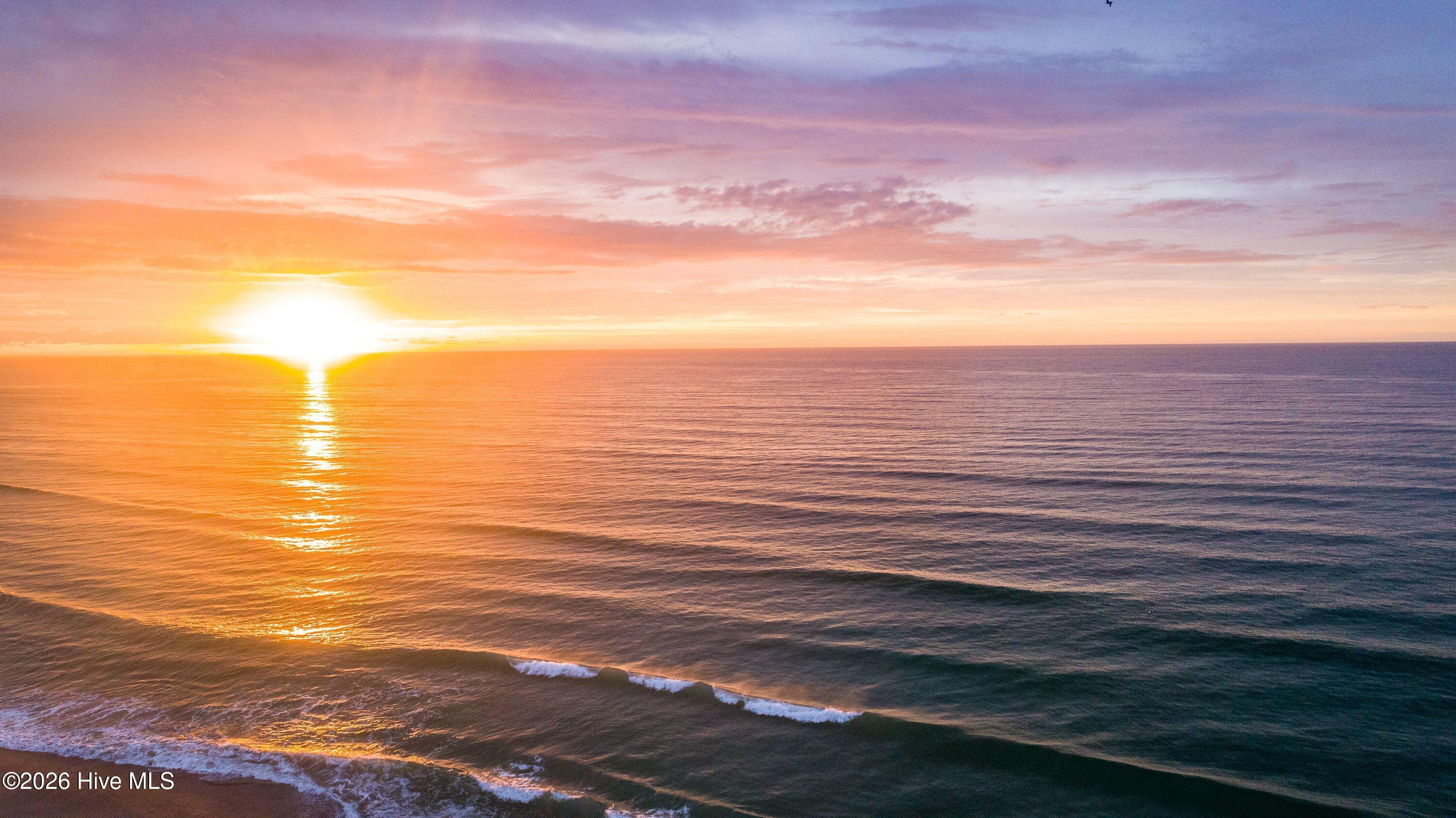 5 minute golf cart ride to the beach!