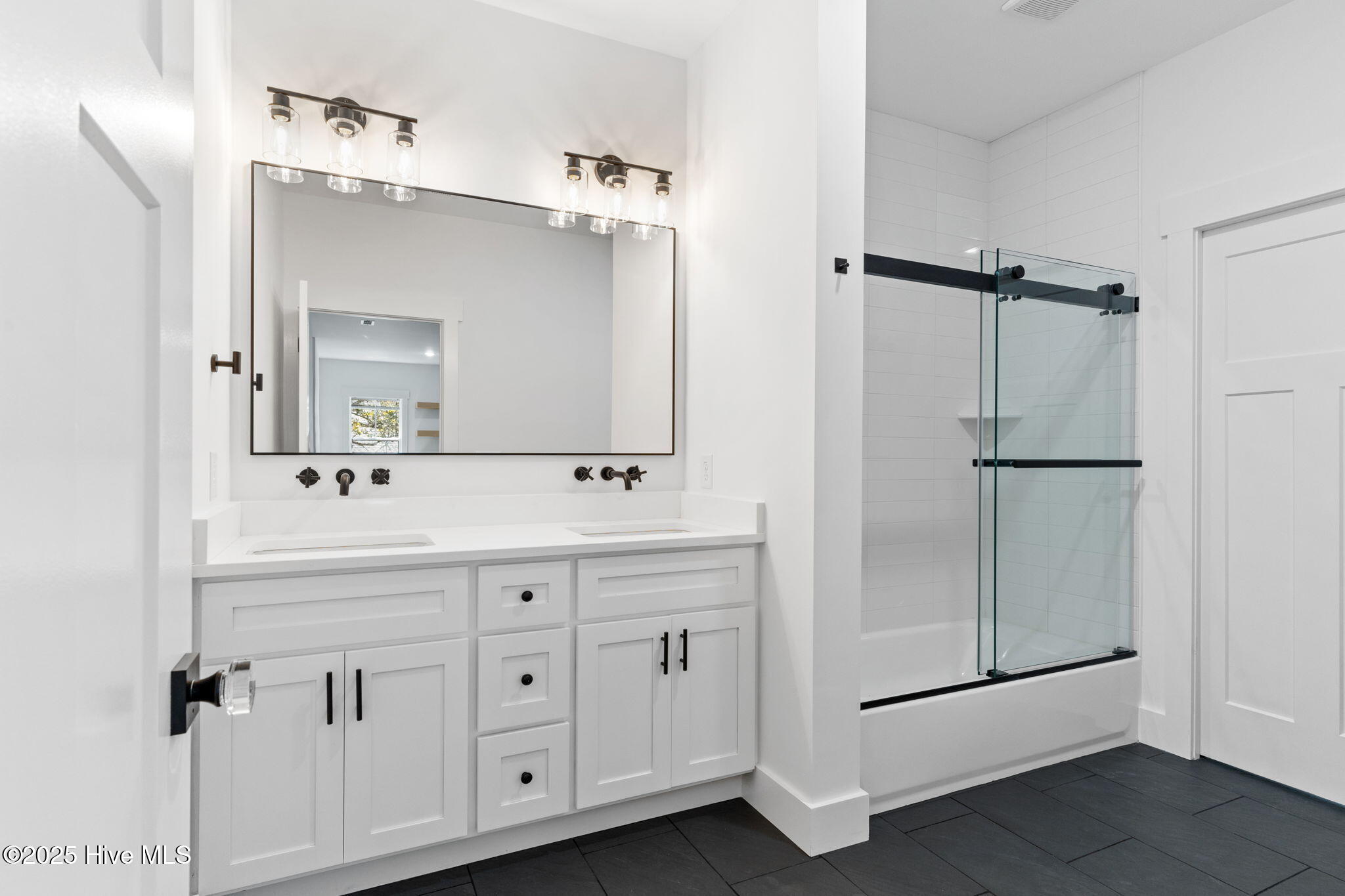 100529099 | Photo 36