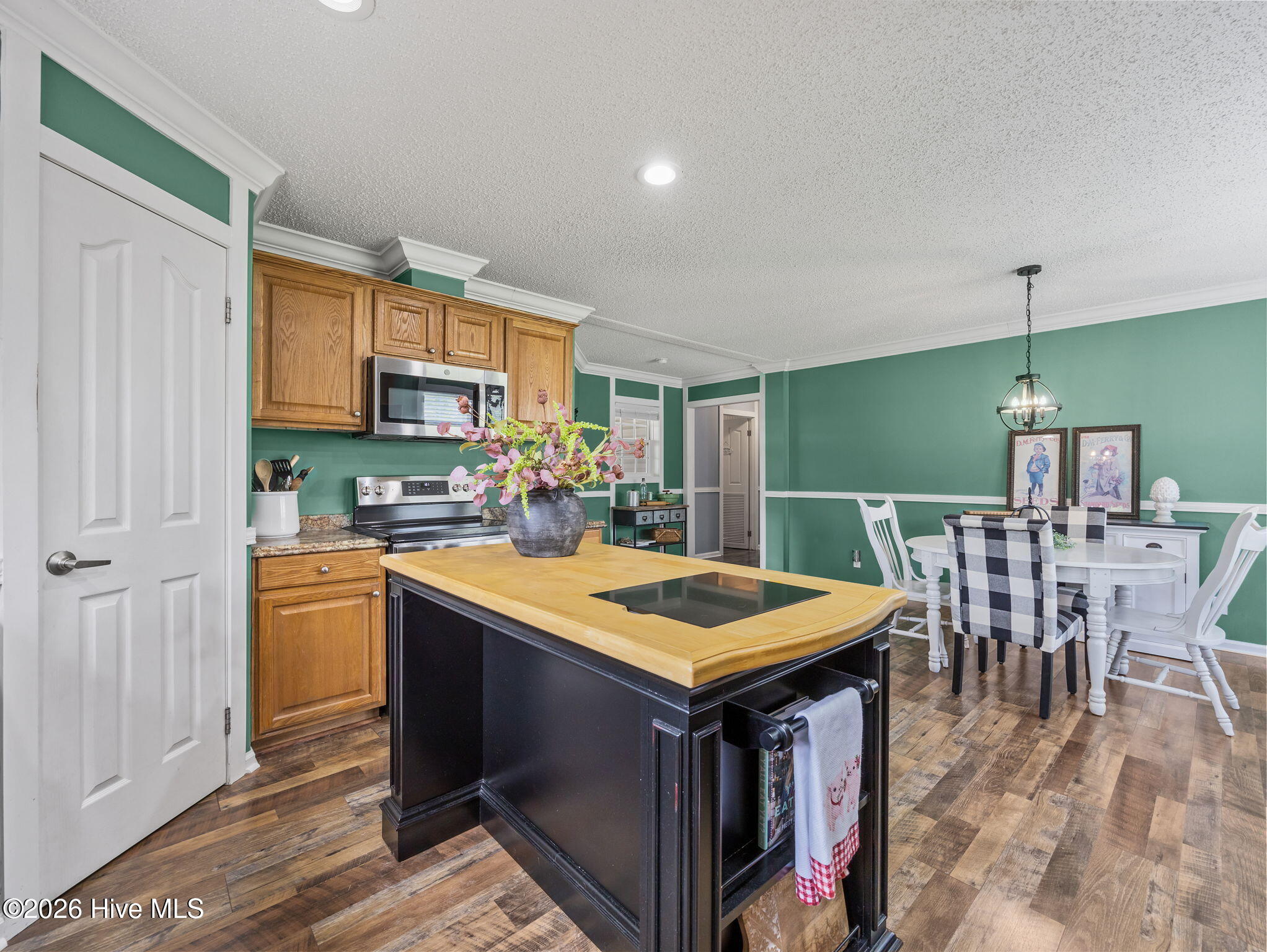 100566211 | Photo 34