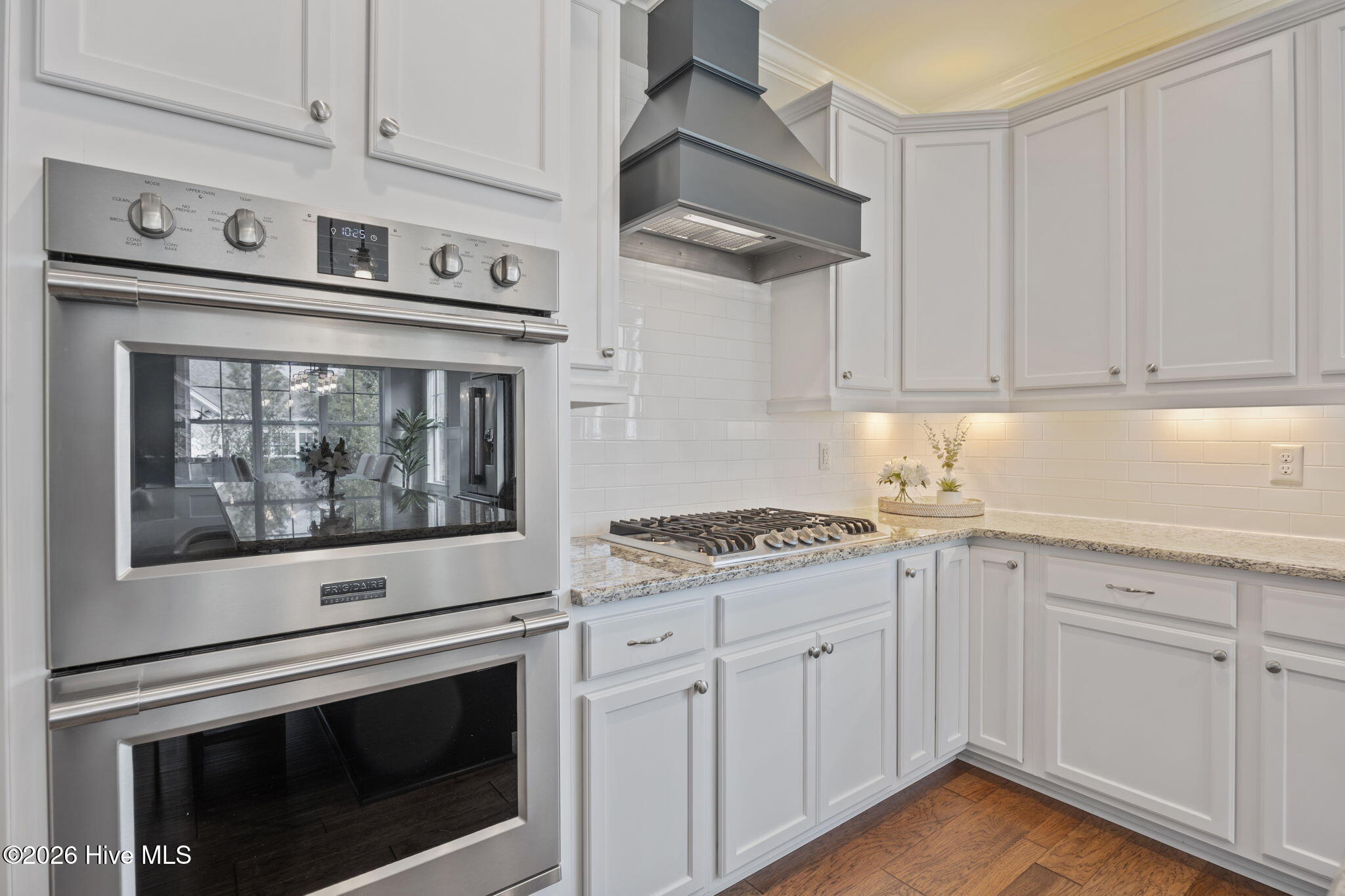 100563042 | Photo 14