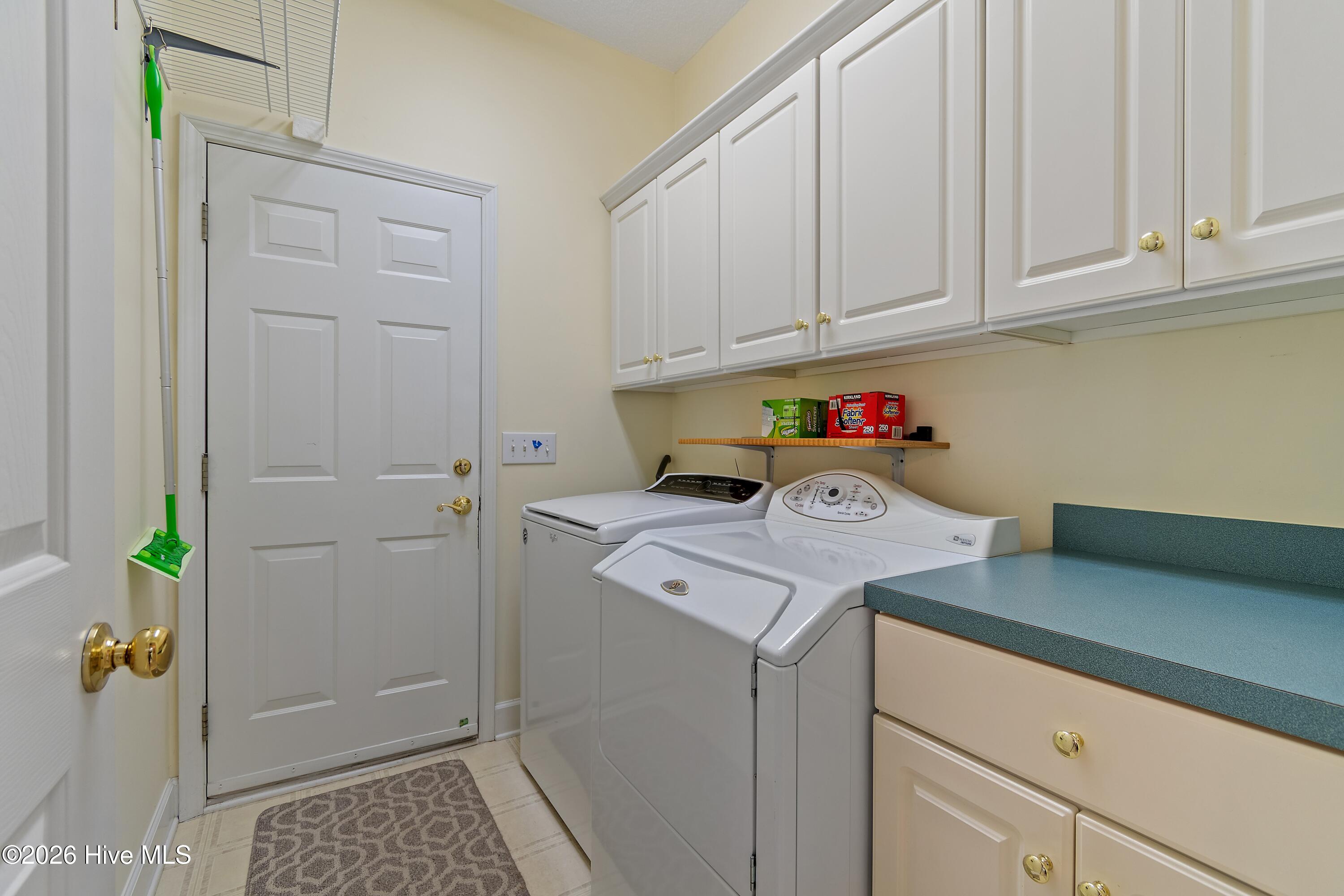 100567872 | Photo 27