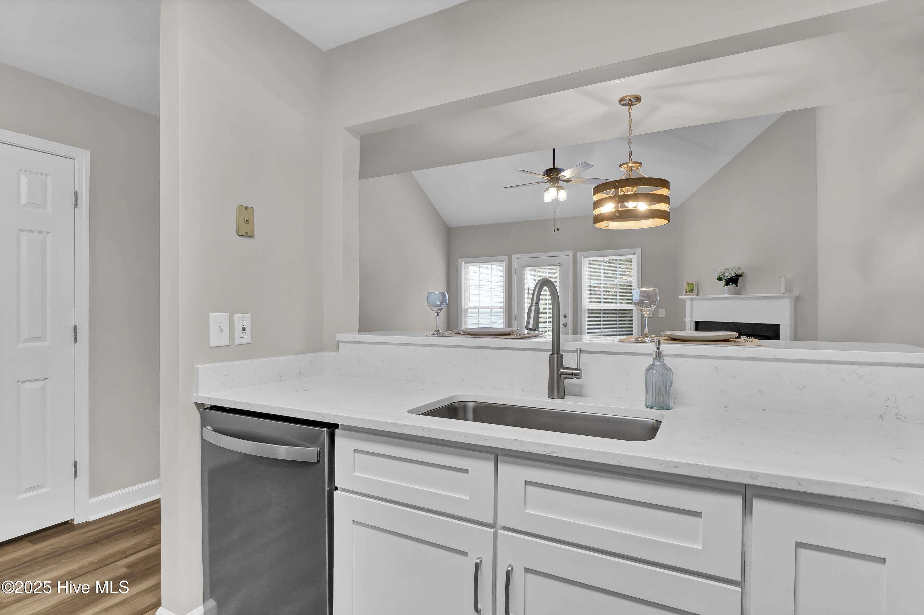 100557867 | Photo 10