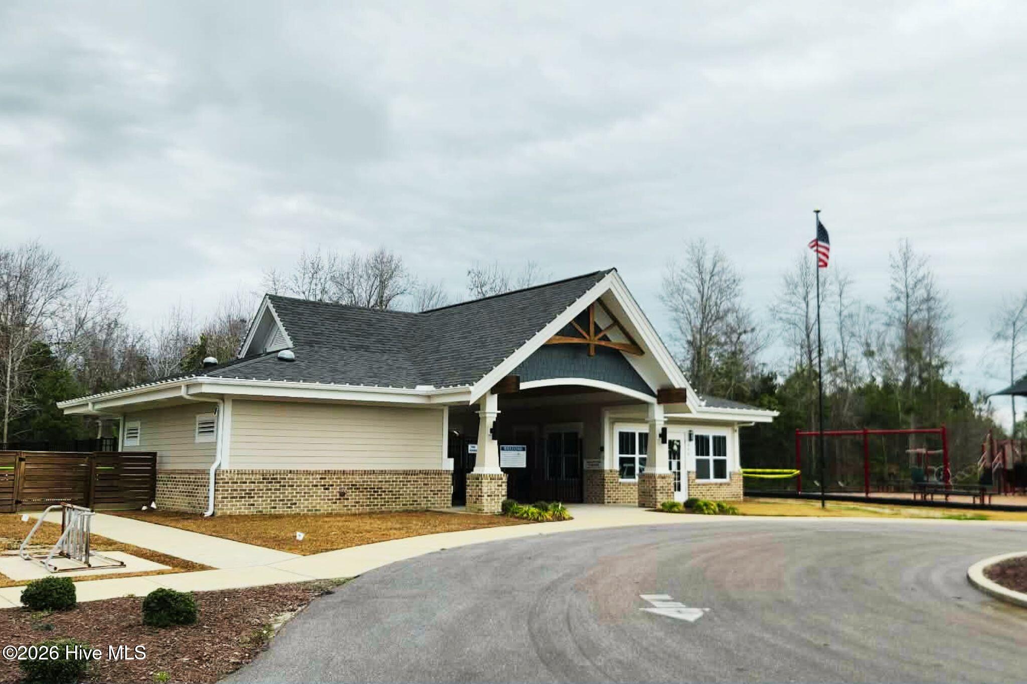 100548521 | Photo 35