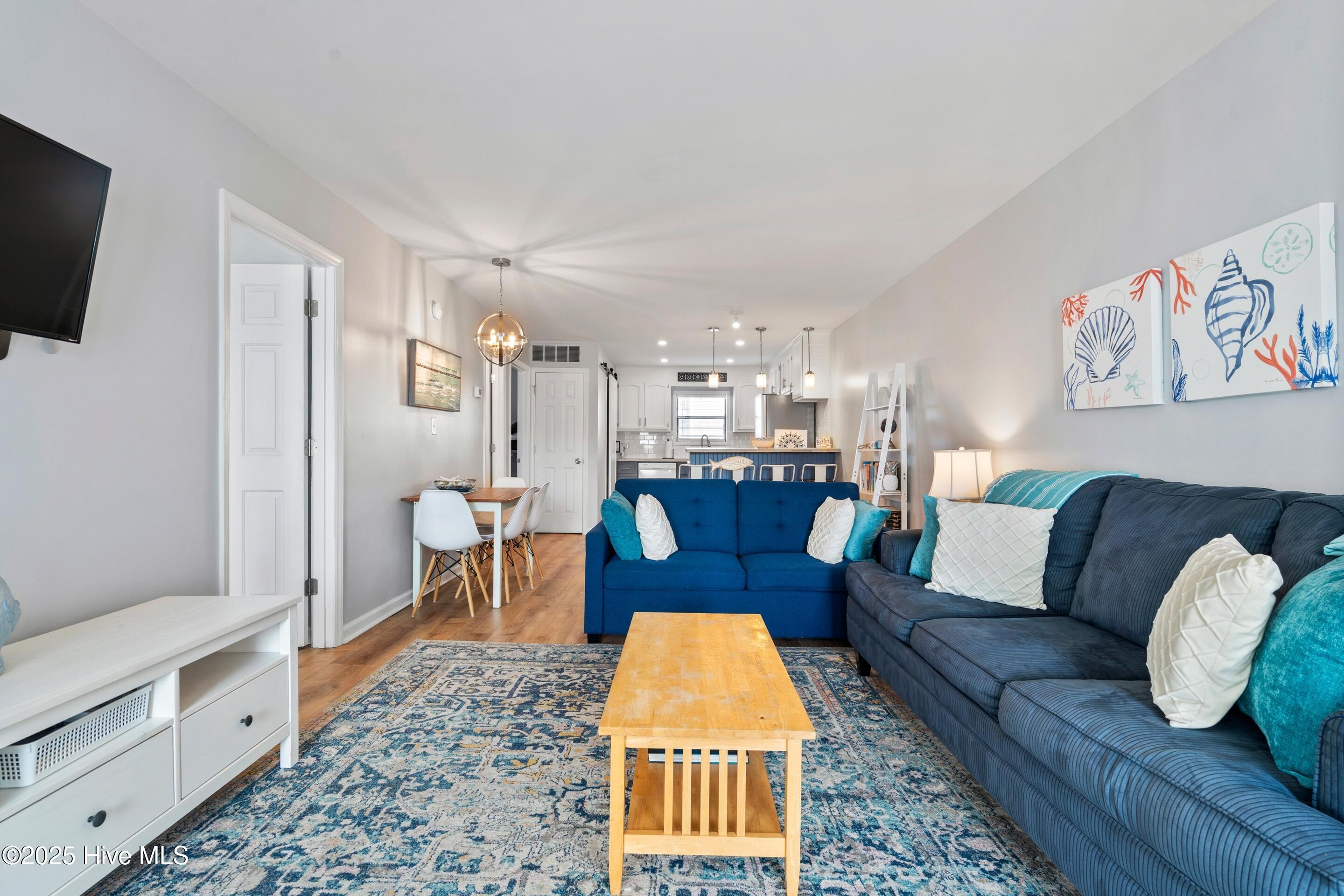 100535688 | Photo 16