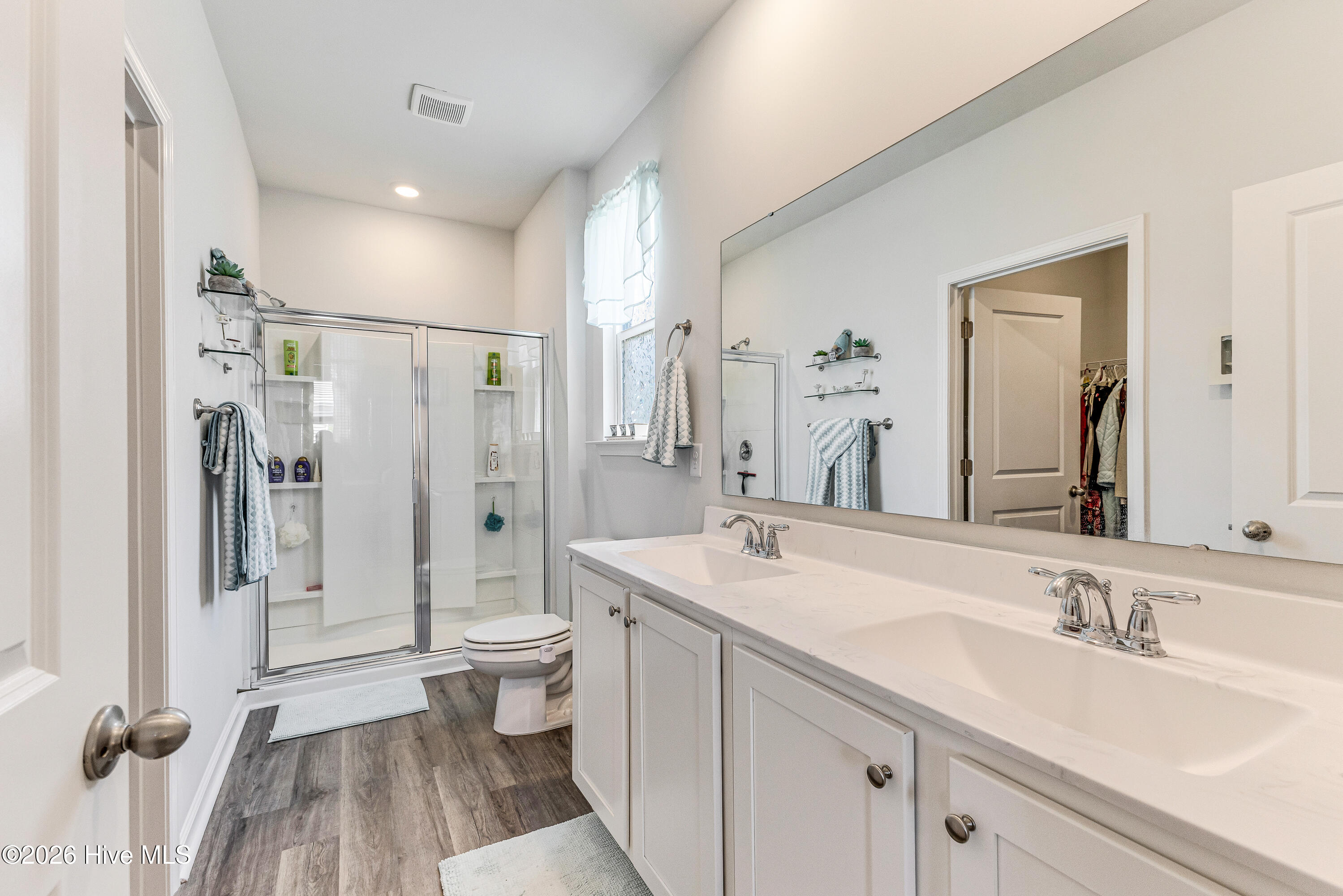 100566455 | Photo 29