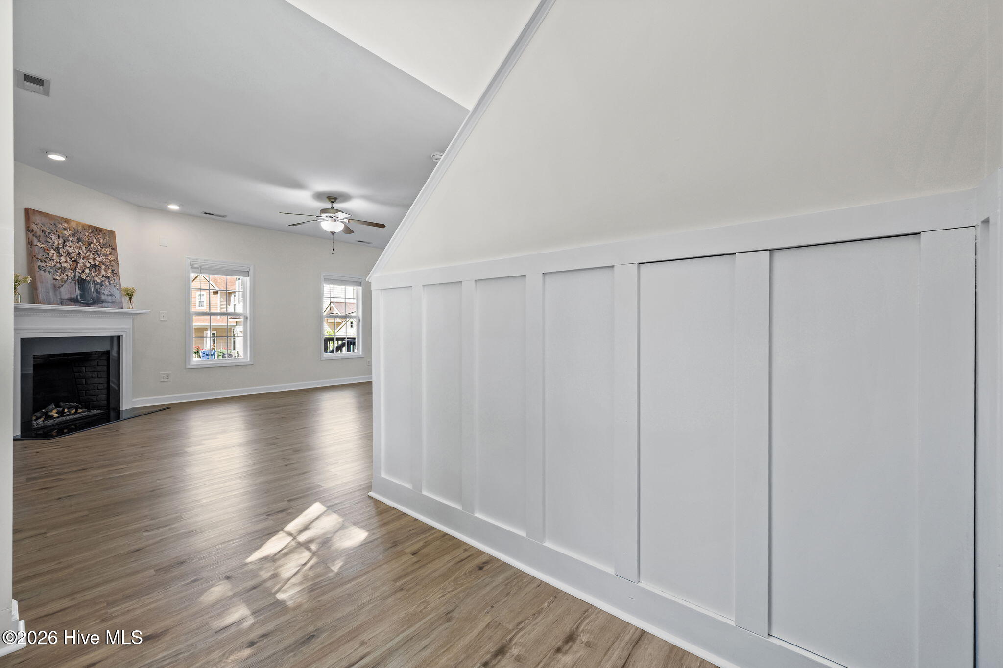 100570344 | Photo 19