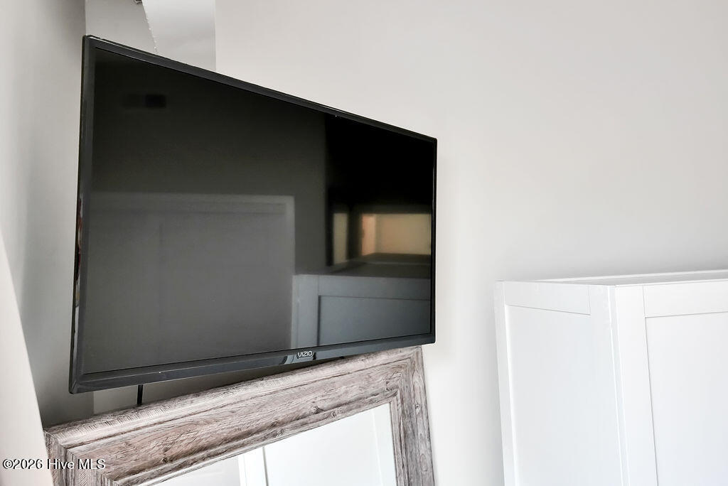 100592725 | Photo 42