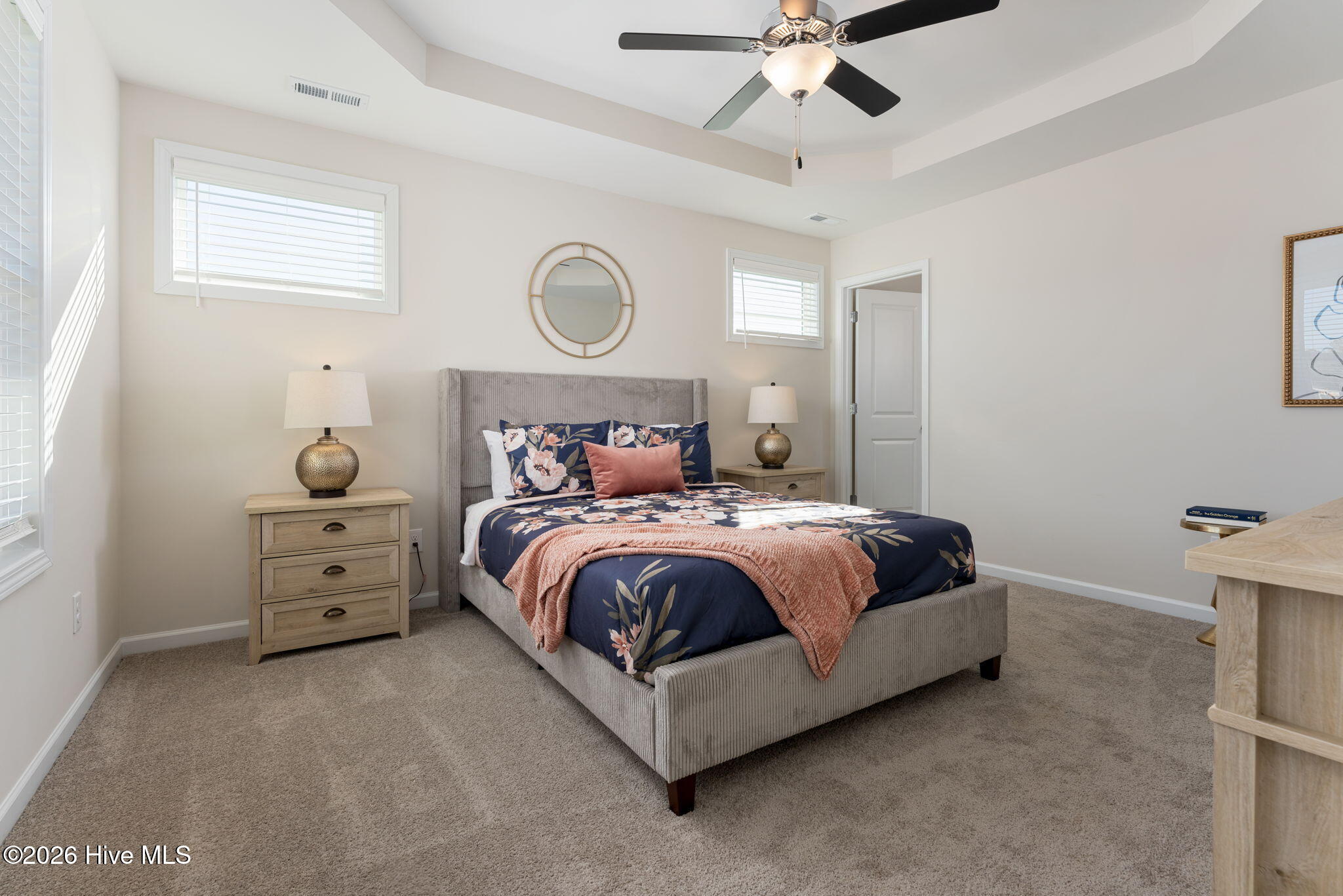 100561405 | Photo 12