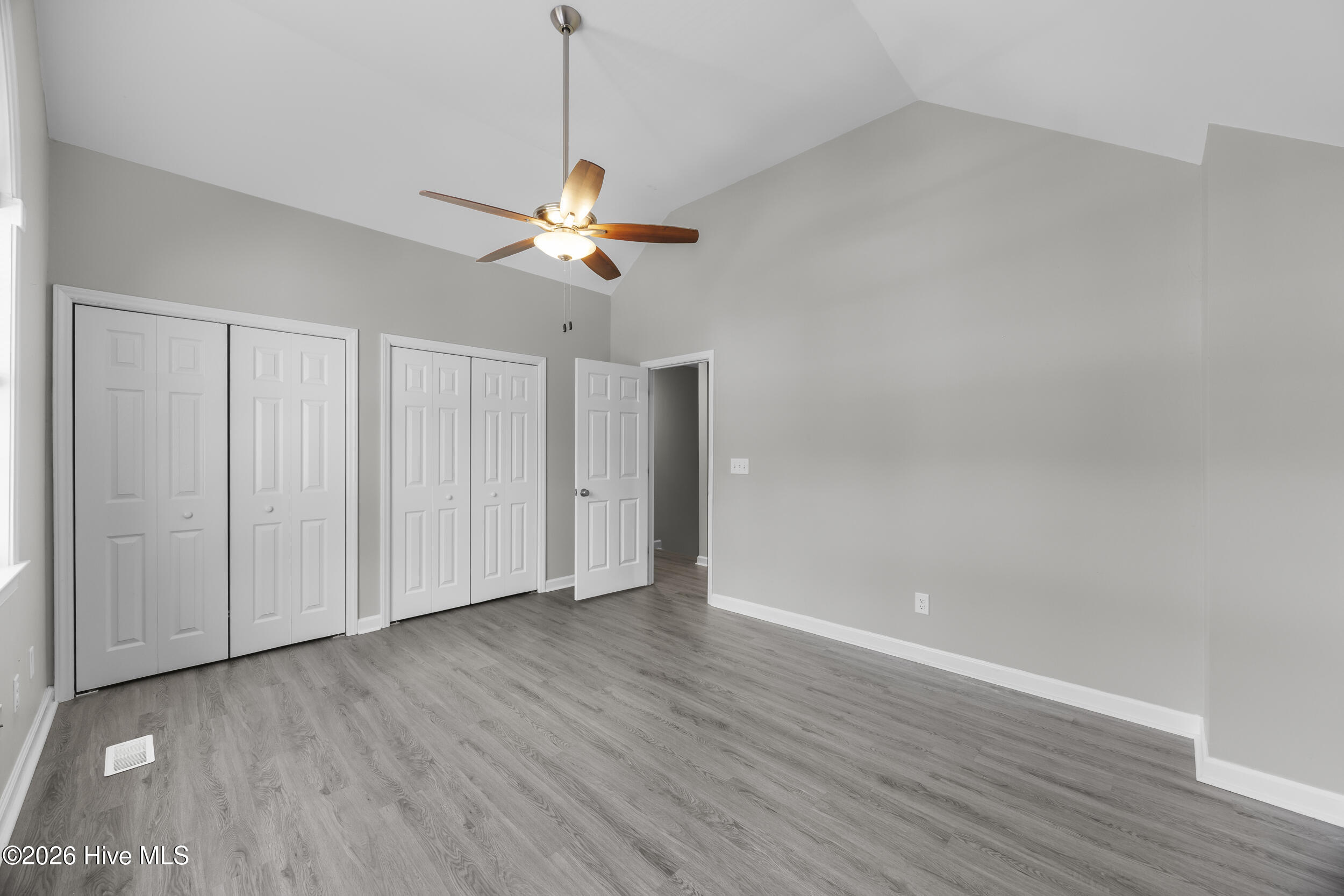 100570067 | Photo 22