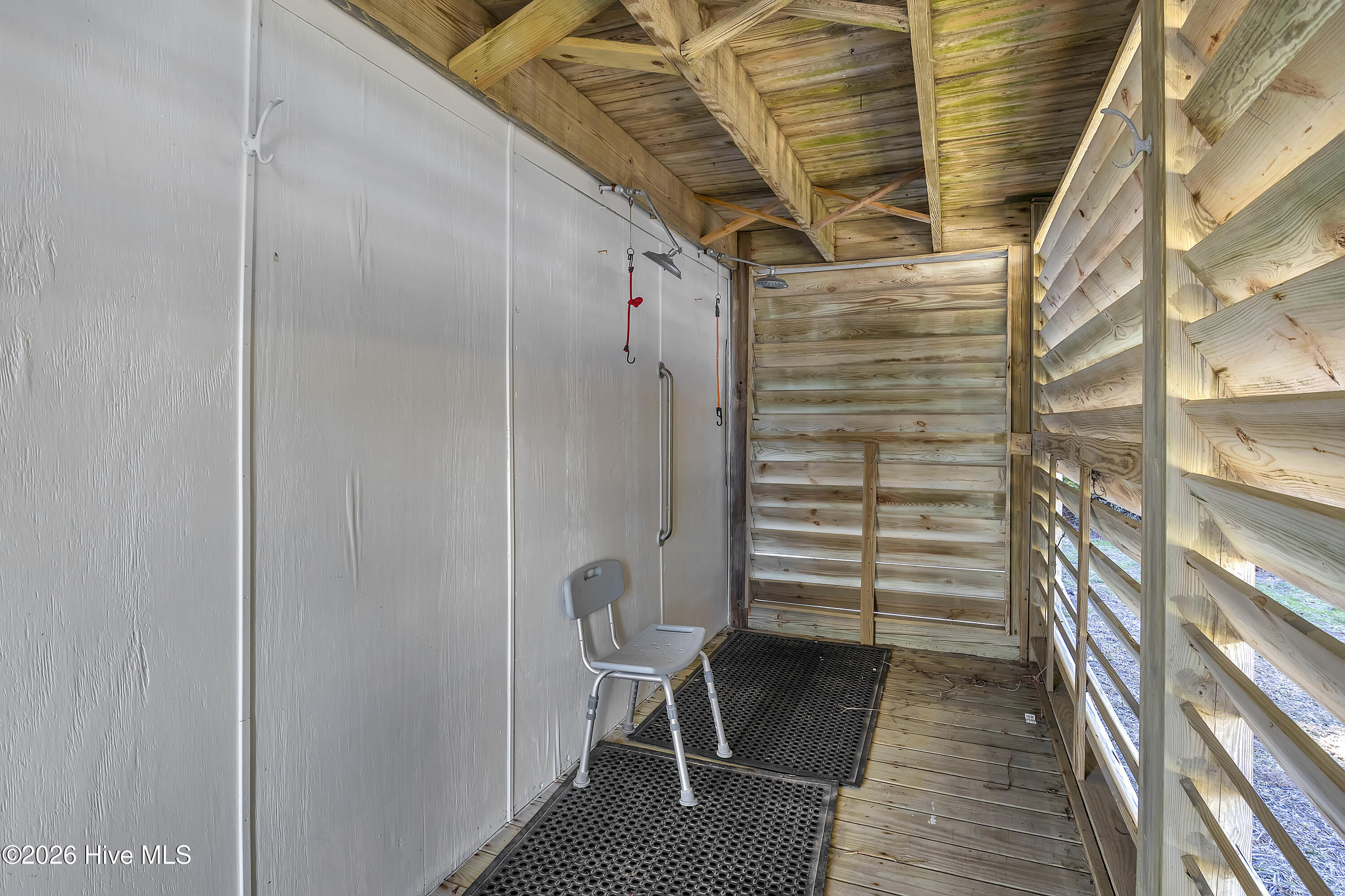 100545585 | Photo 48