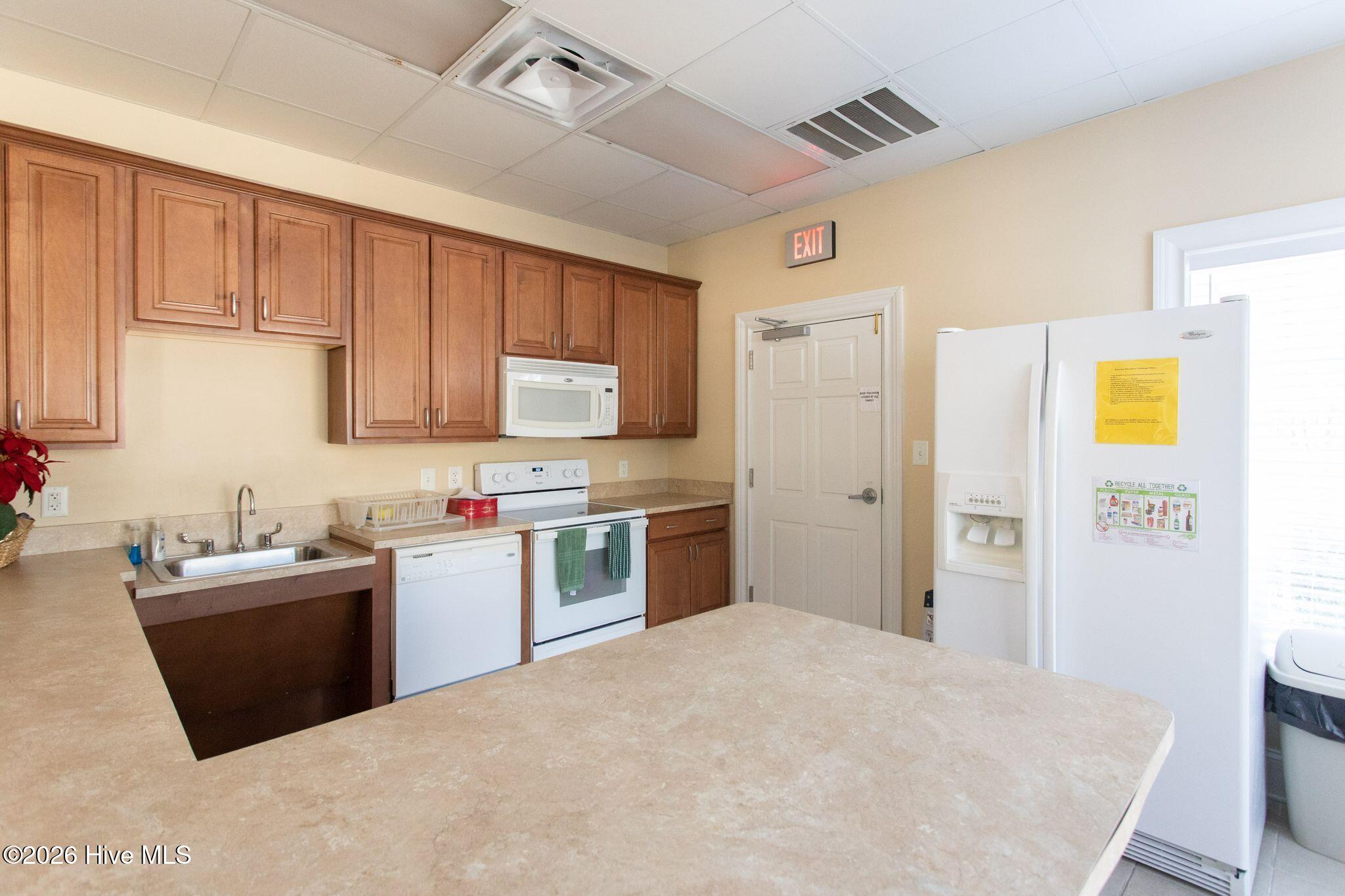 100561689 | Photo 53