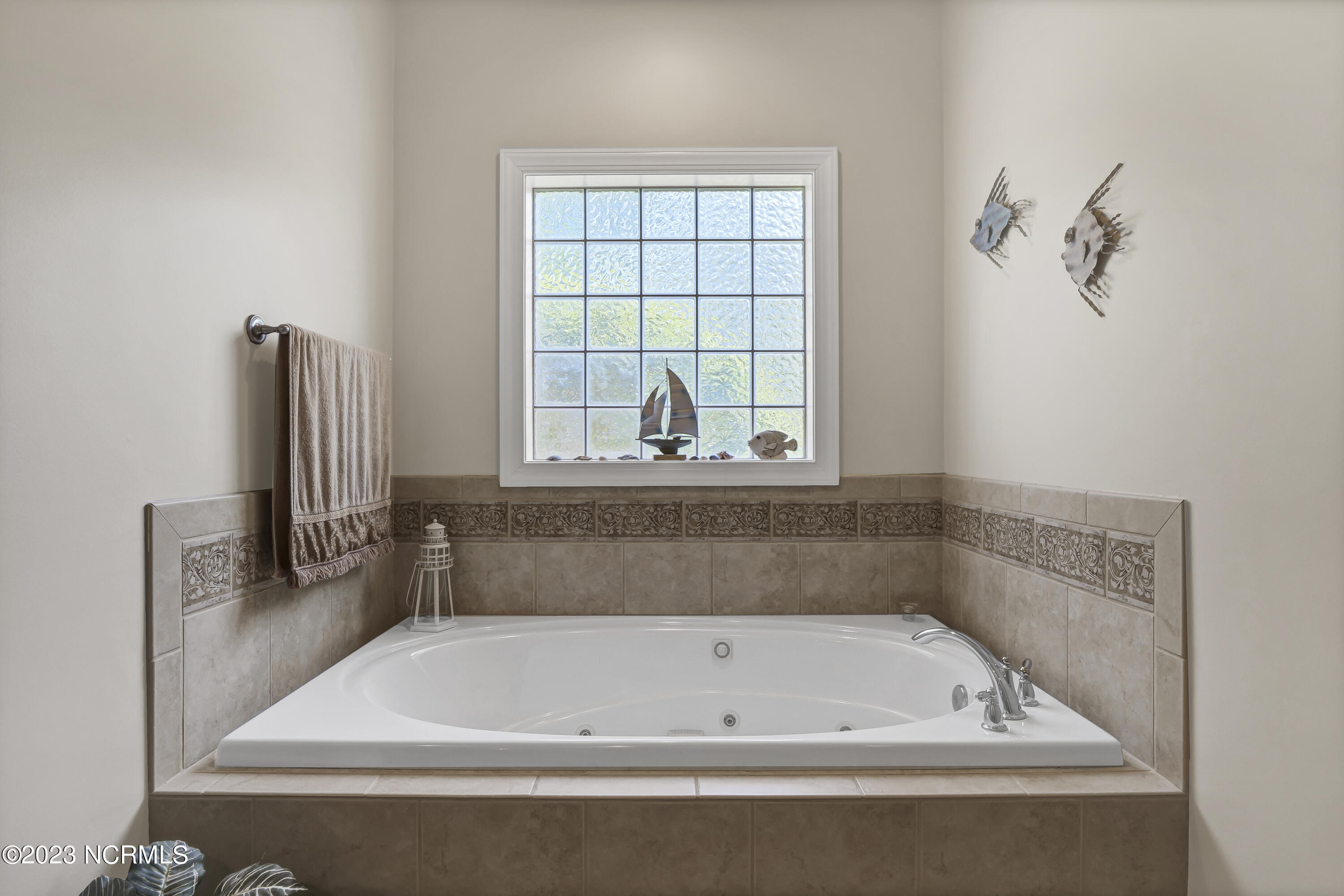 100555006 | Photo 23