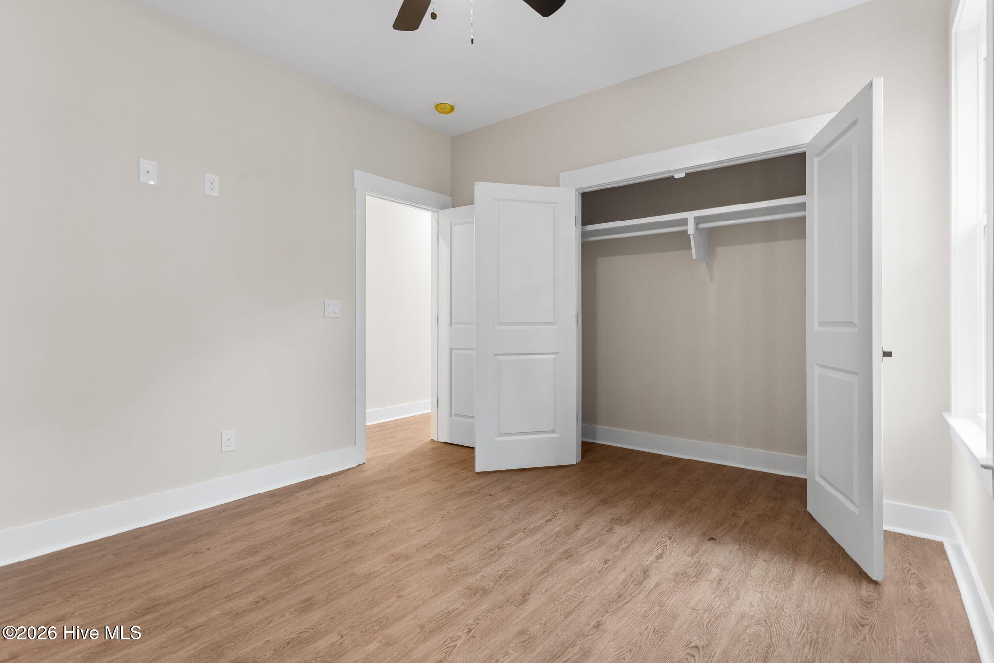 100558111 | Photo 31