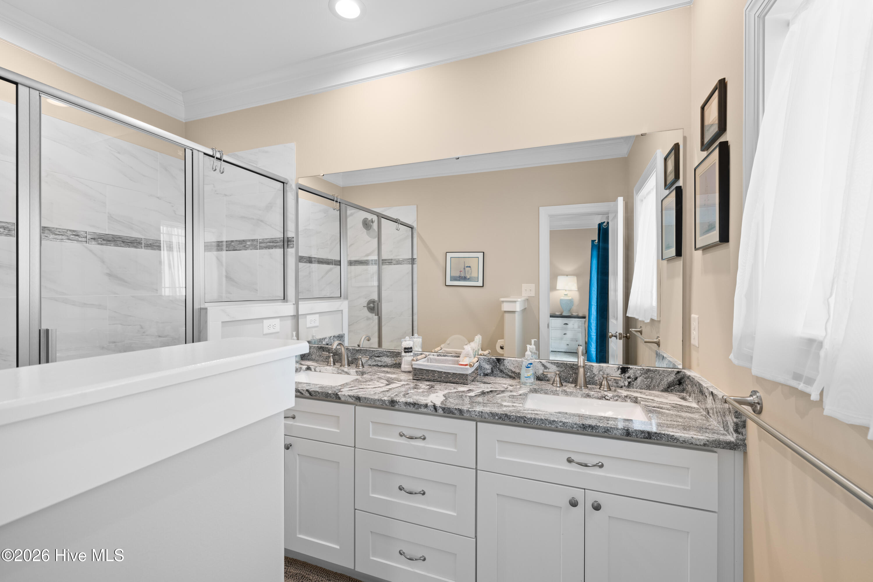 100552072 | Photo 26