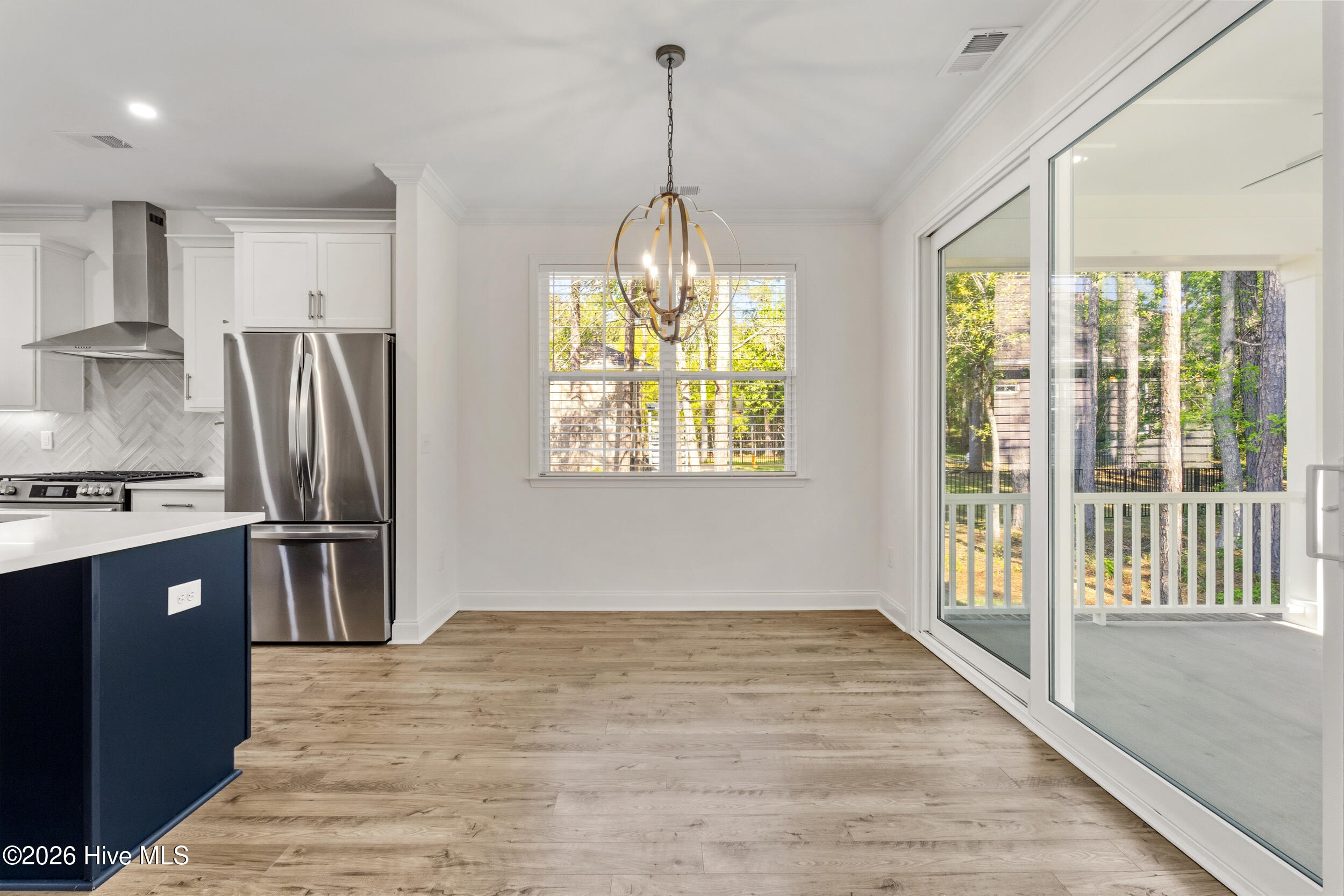 100567721 | Photo 19