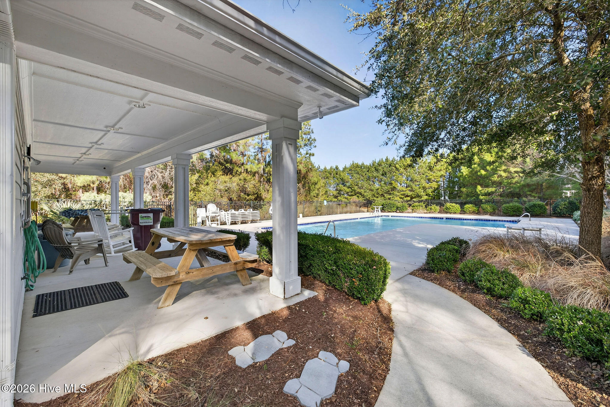 100547189 | Photo 53