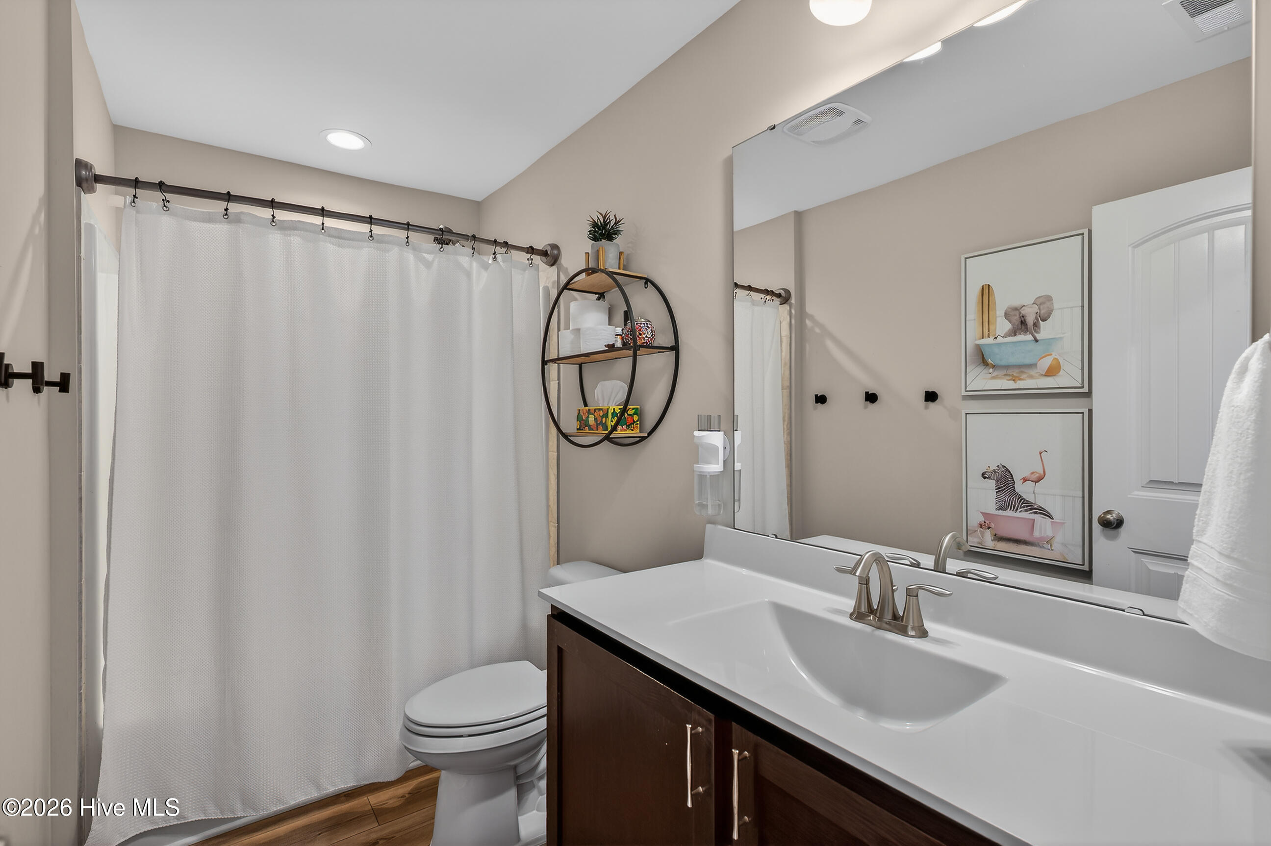 100561356 | Photo 38