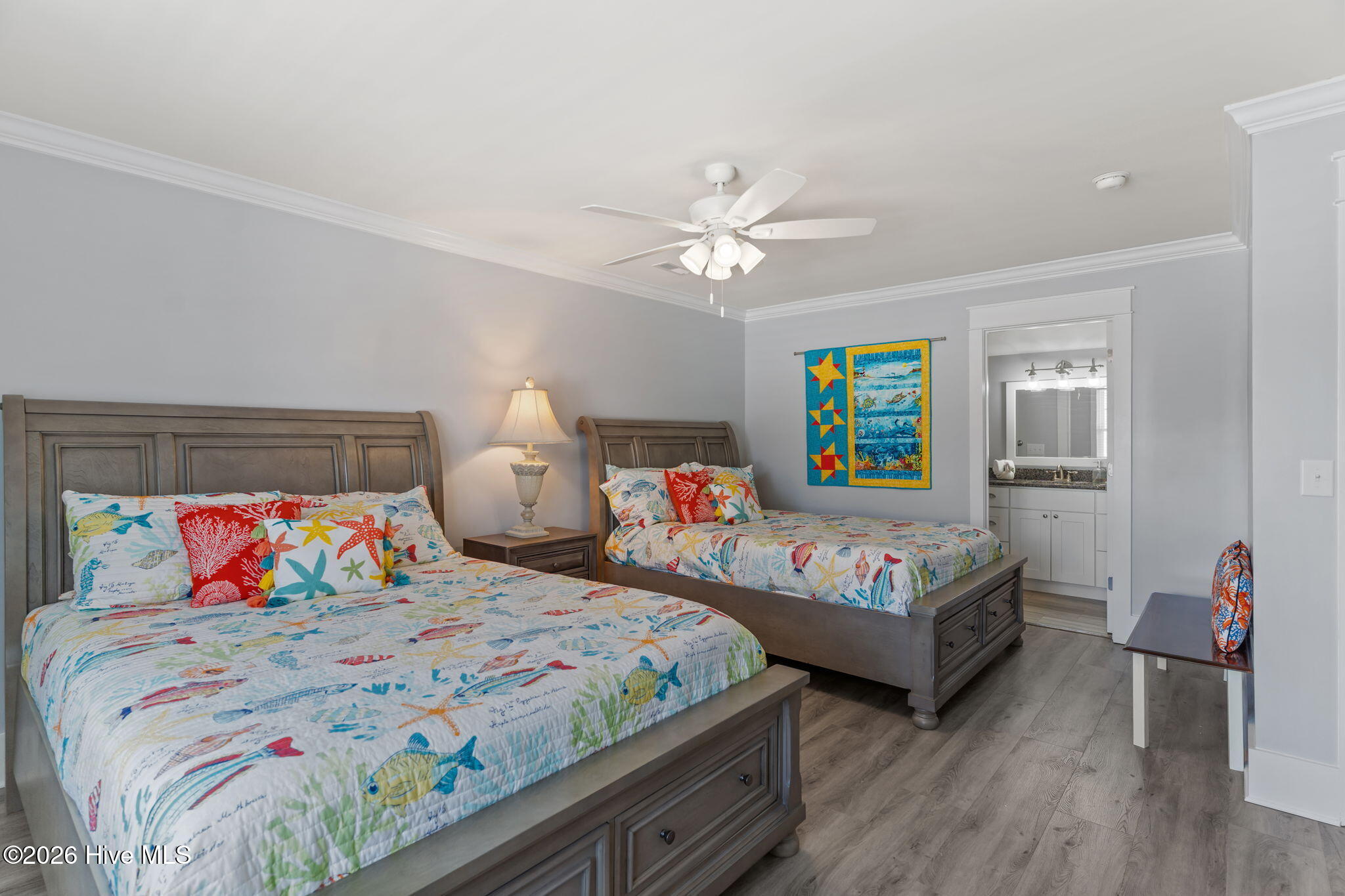 100562784 | Photo 38