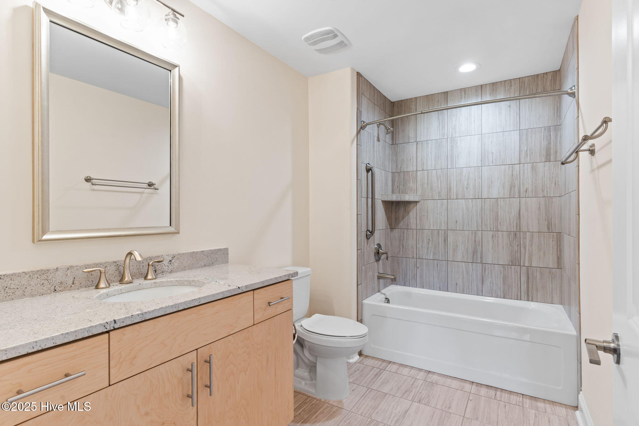 100524030 | Photo 56