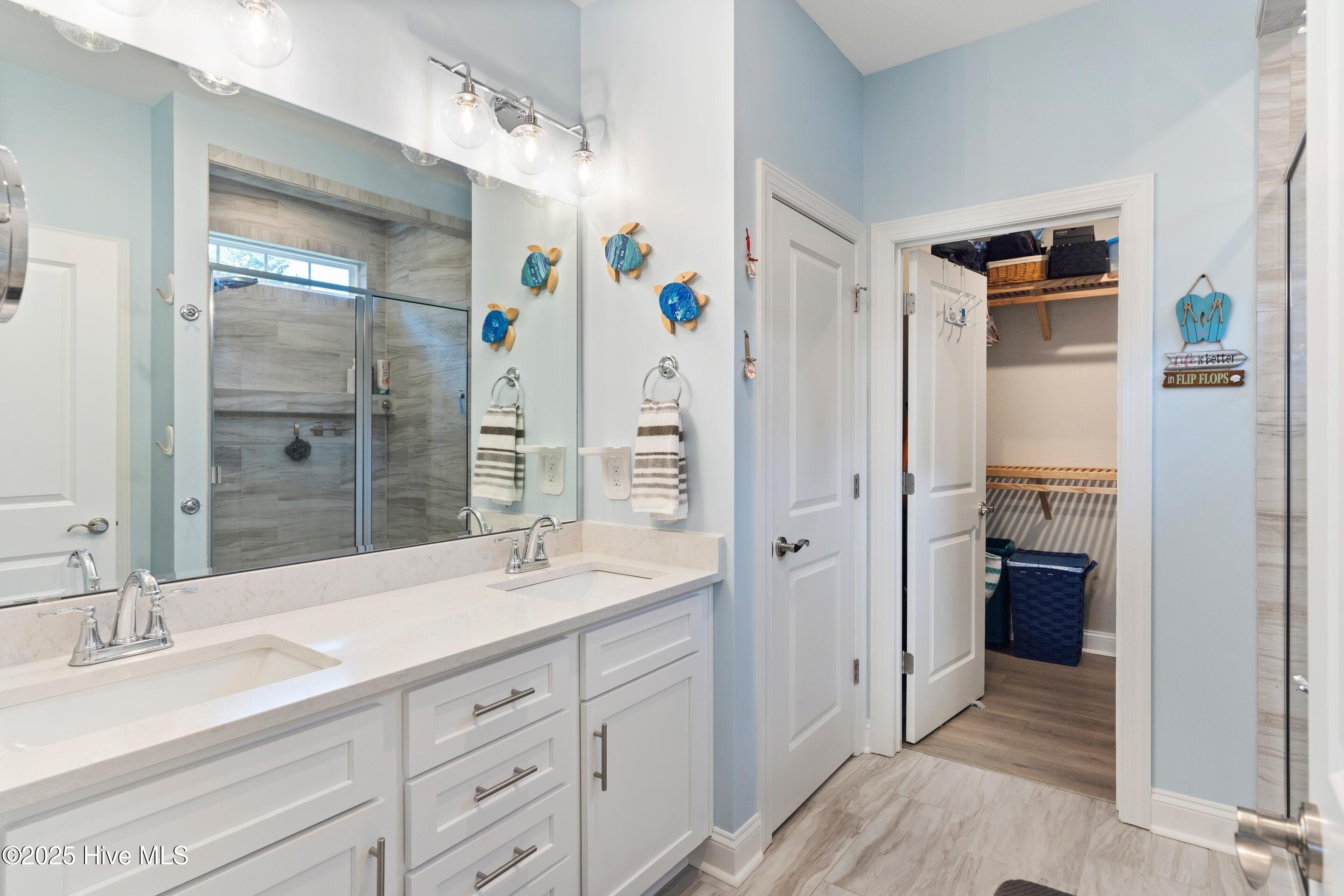 100532334 | Photo 25