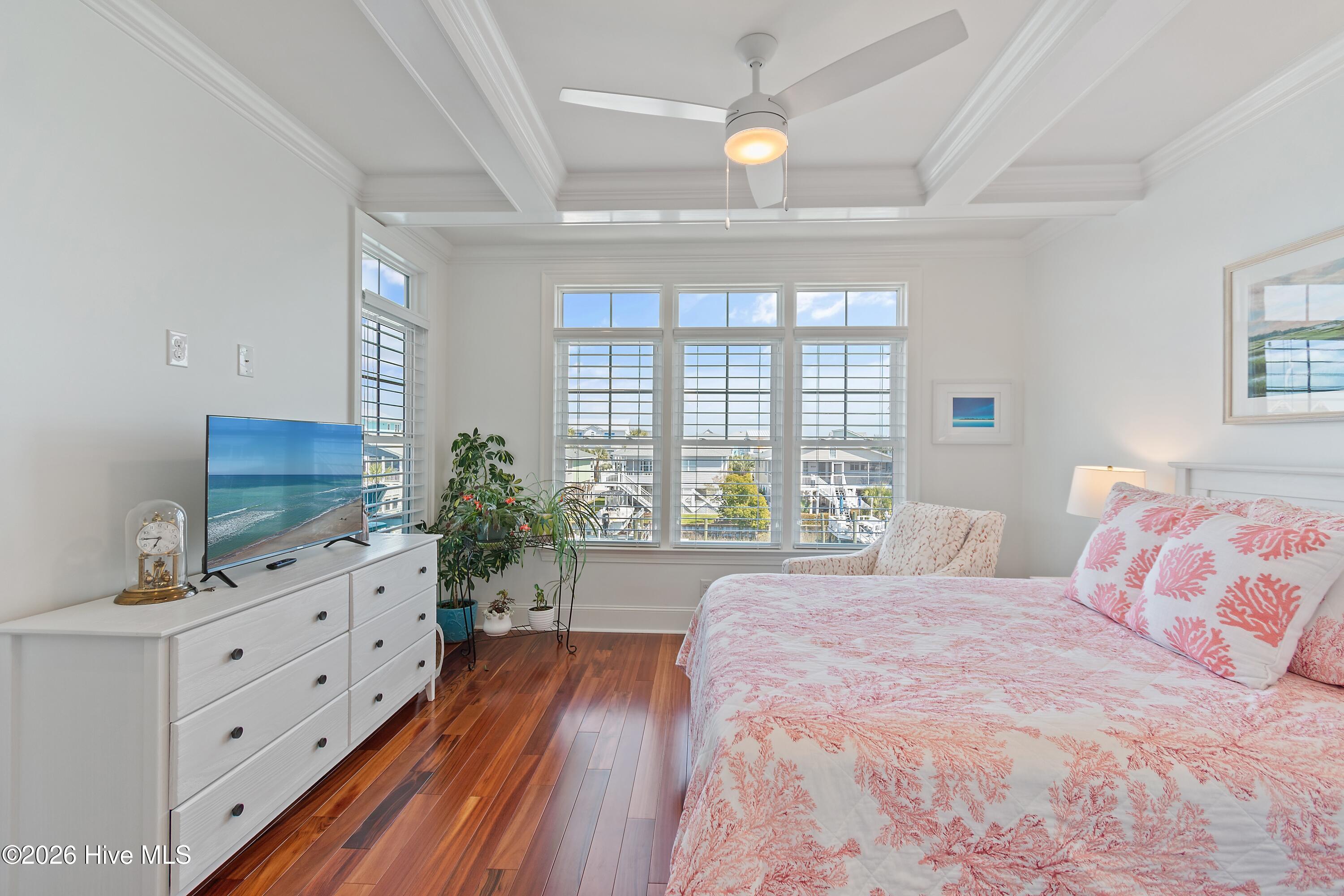 100562772 | Photo 51