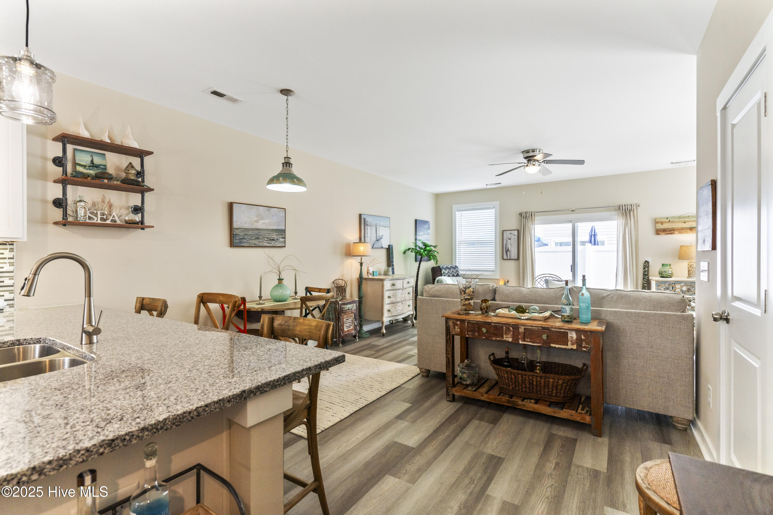 100505761 | Photo 11