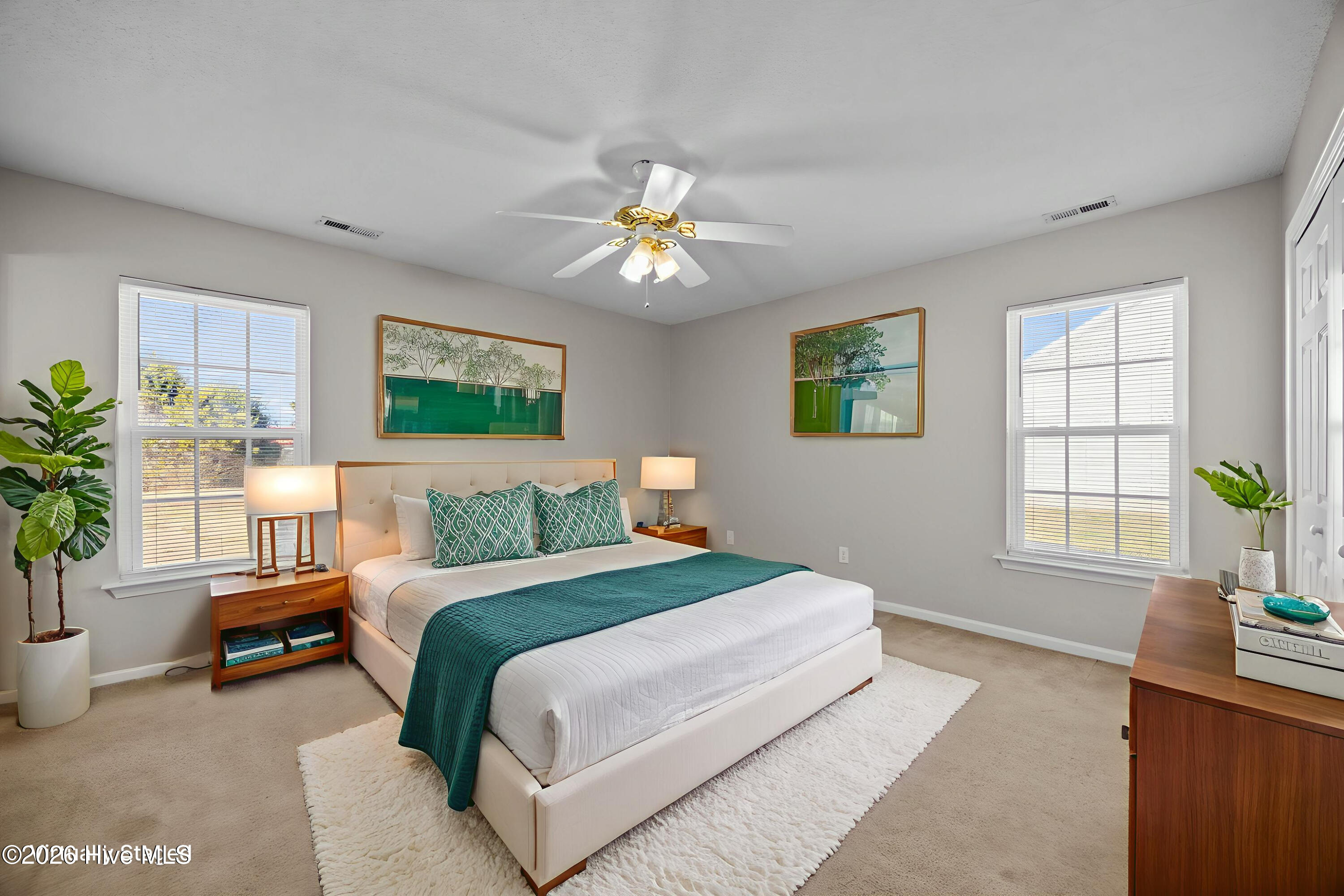 100550367 | Photo 28