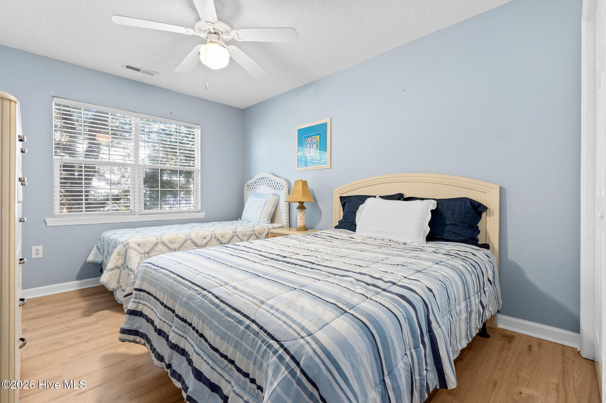 100548074 | Photo 24