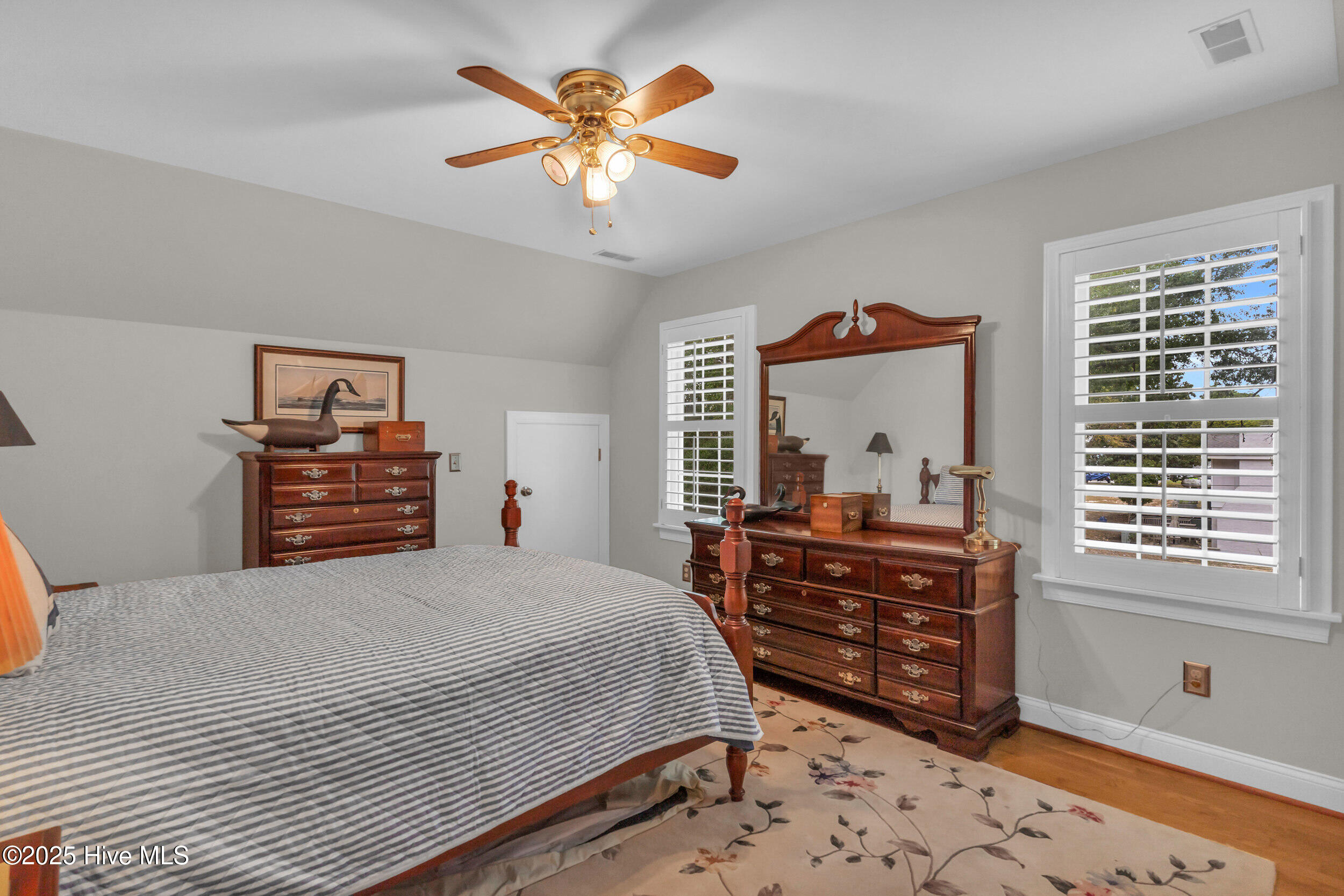 100537749 | Photo 33