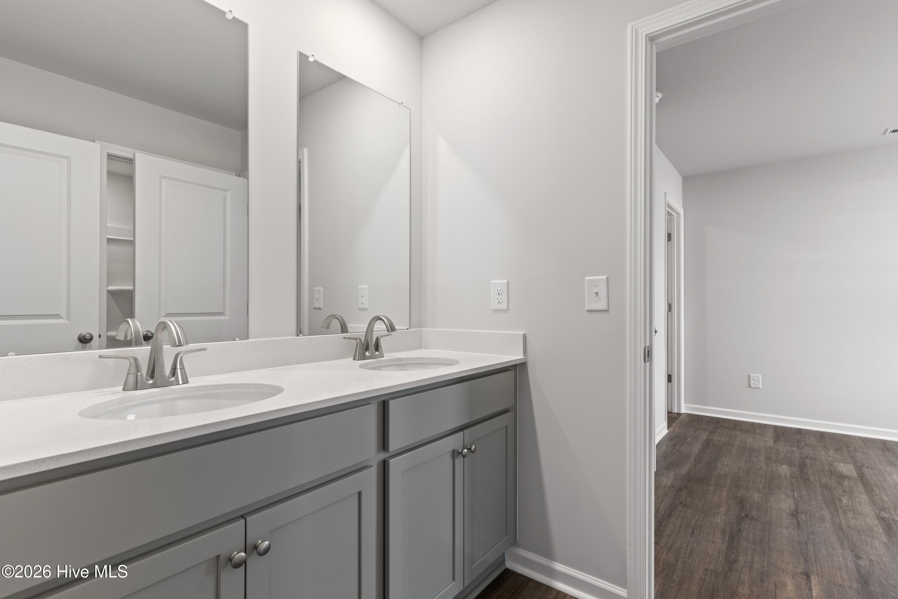 100538975 | Photo 28