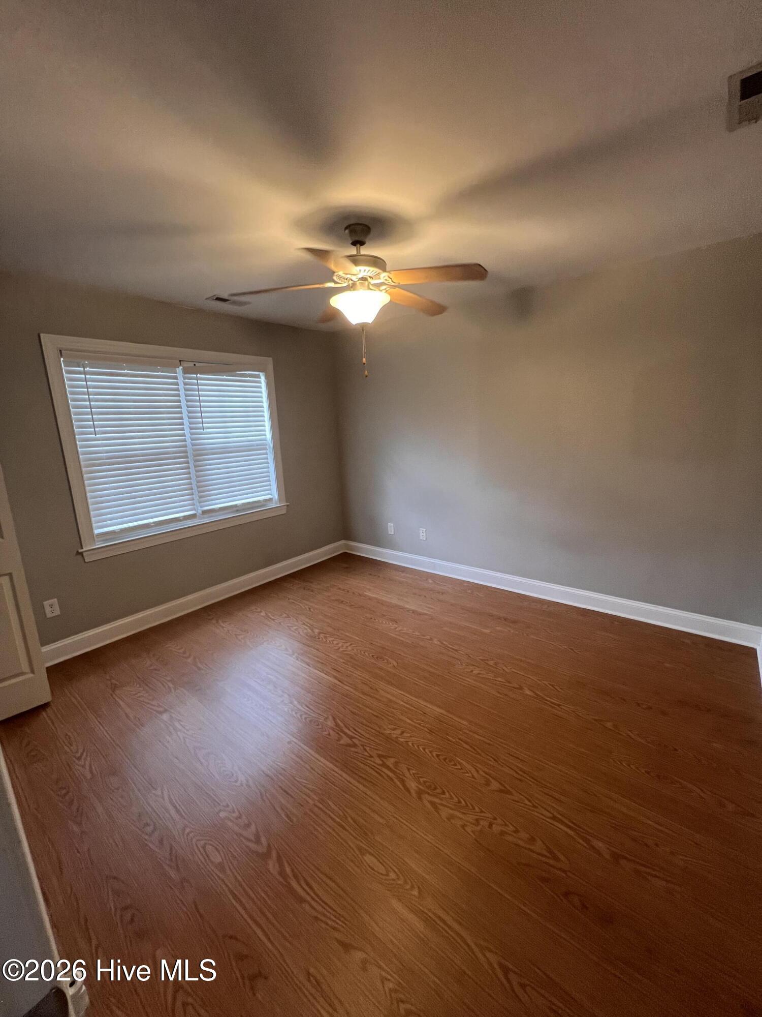 100548675 | Photo 24