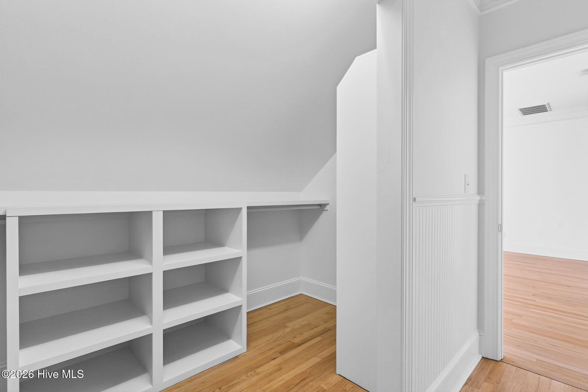 100555125 | Photo 38