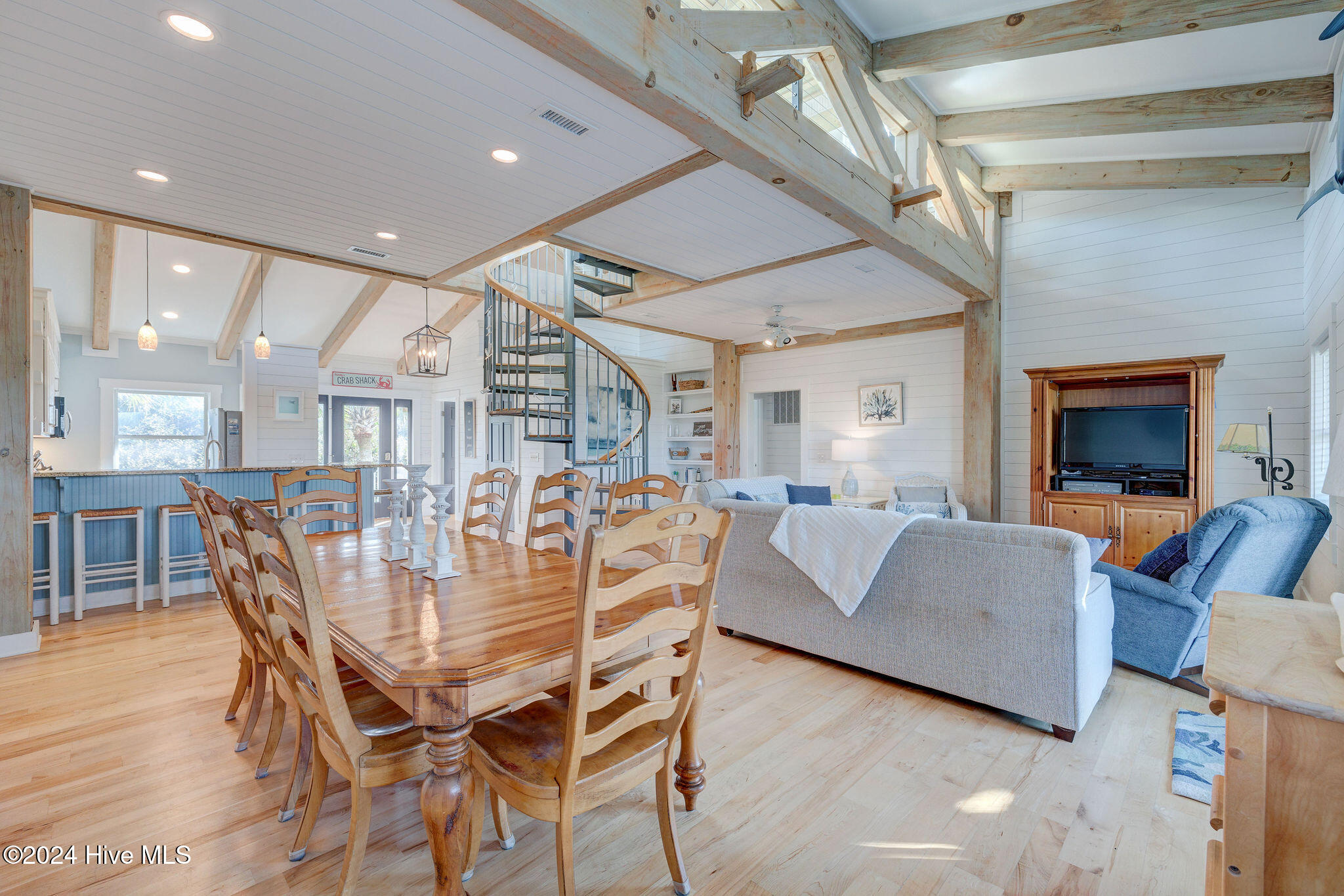 100526759 | Photo 21